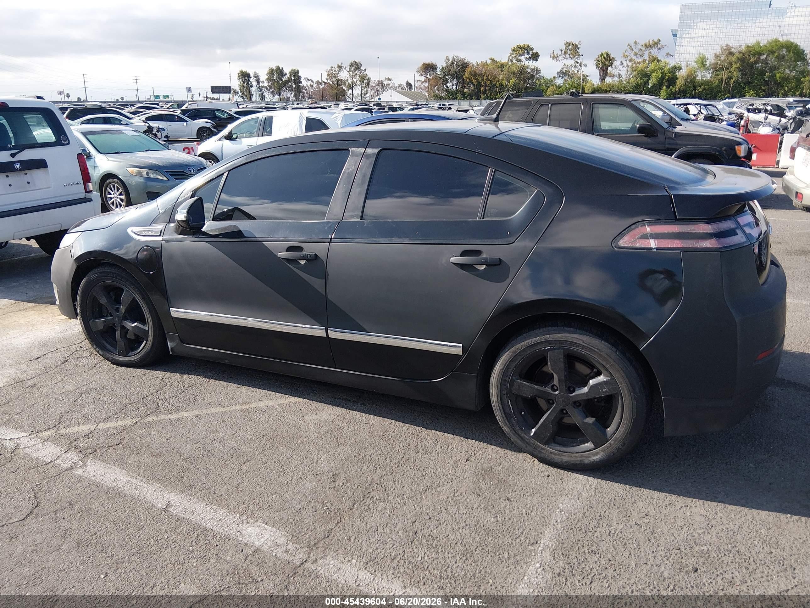 2014 Chevrolet Volt VIN 1G1RE6E40EU173498 IAAI salvage auction — Normal Wear, Salvage Title - Dealer (California), sold $400 on 2026-07-02 (photo 3)