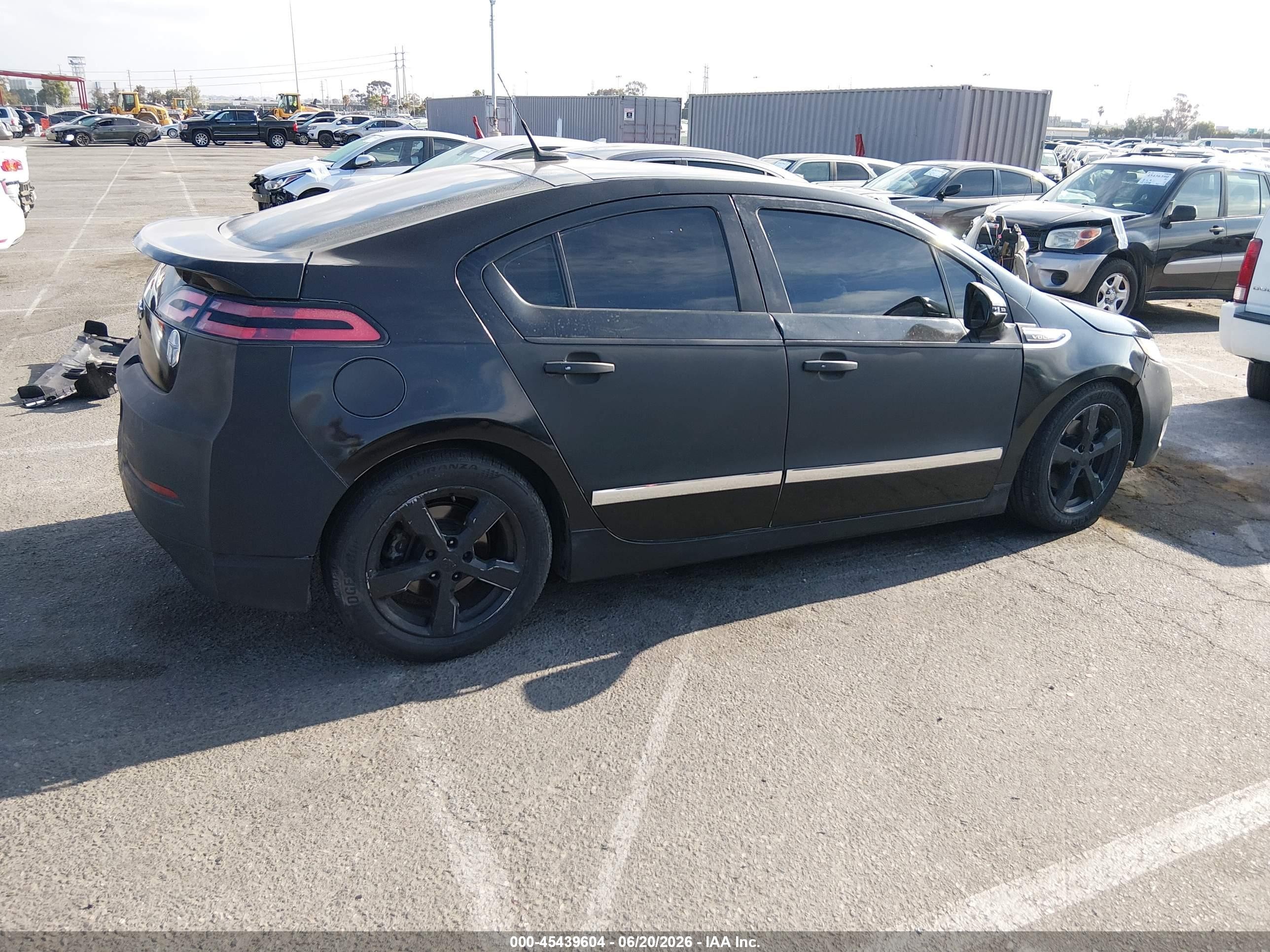 2014 Chevrolet Volt VIN 1G1RE6E40EU173498 IAAI salvage auction — Normal Wear, Salvage Title - Dealer (California), sold $400 on 2026-07-02 (photo 4)