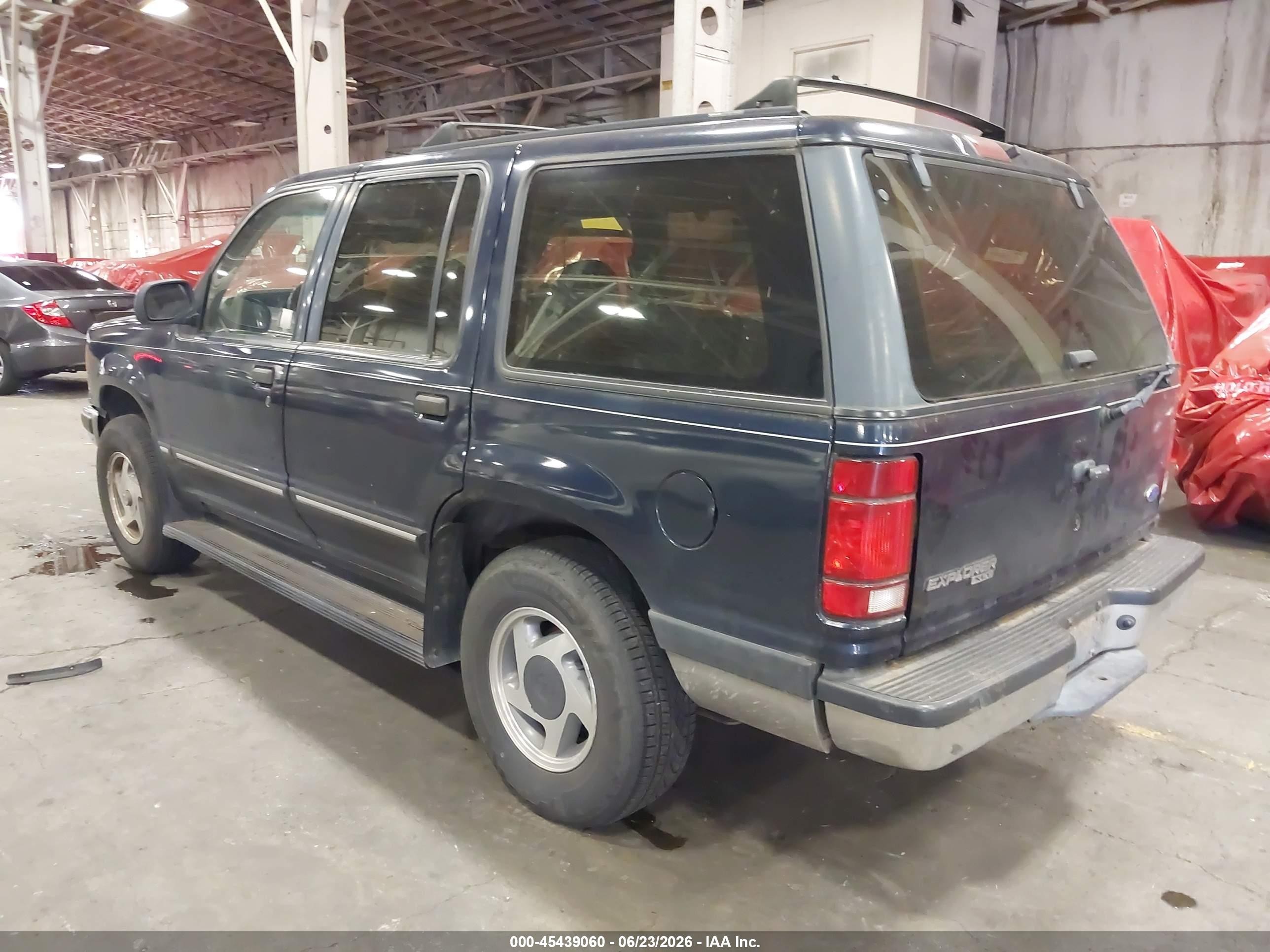 1992 Ford Explorer VIN 1FMDU34X0NUD94805 IAAI salvage auction — Normal Wear, Clear-Dealer Only (Oregon), sold $625 on 2026-07-09 (photo 3)