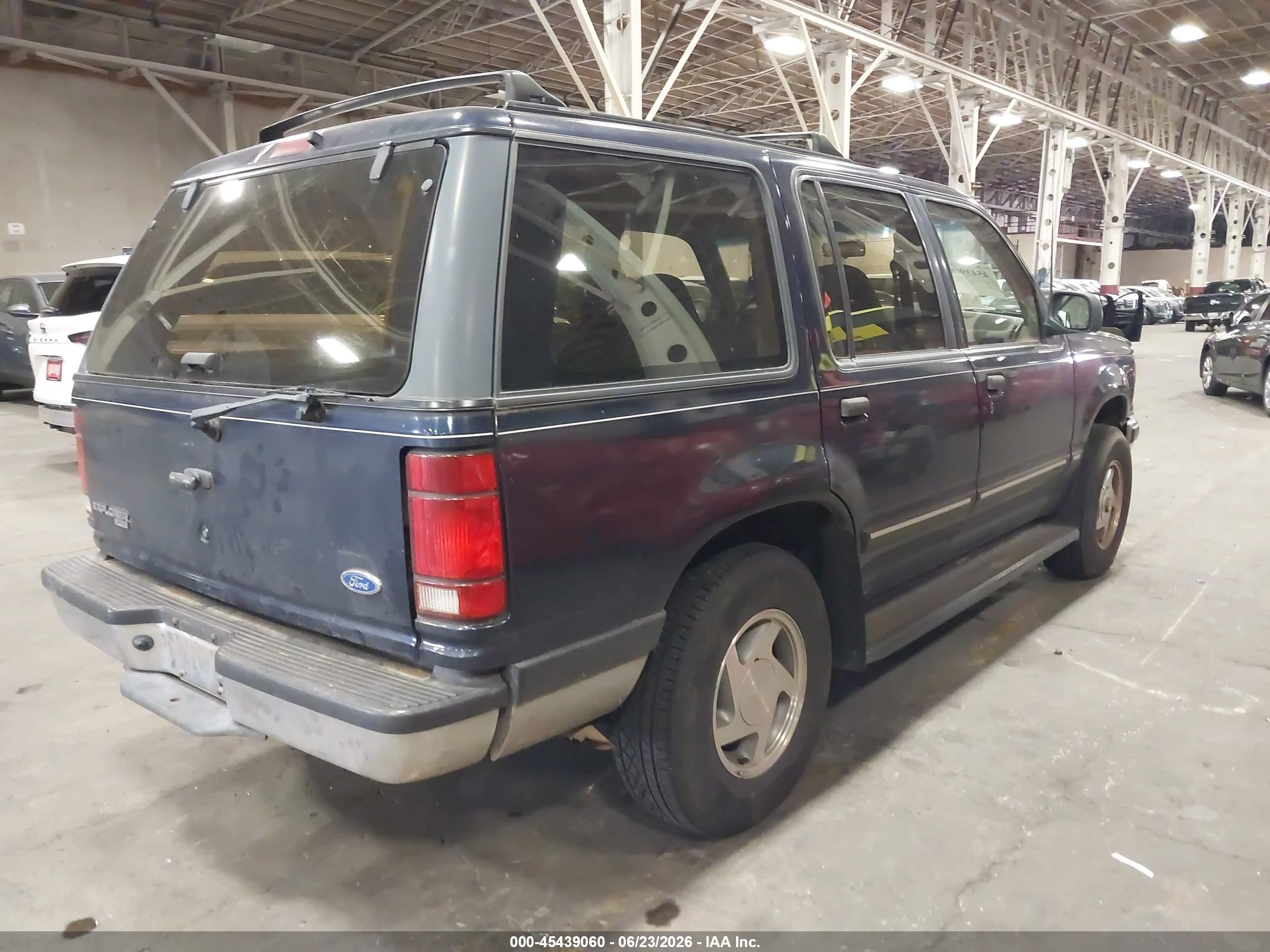 1992 Ford Explorer VIN 1FMDU34X0NUD94805 IAAI salvage auction — Normal Wear, Clear-Dealer Only (Oregon), sold $625 on 2026-07-09 (photo 4)