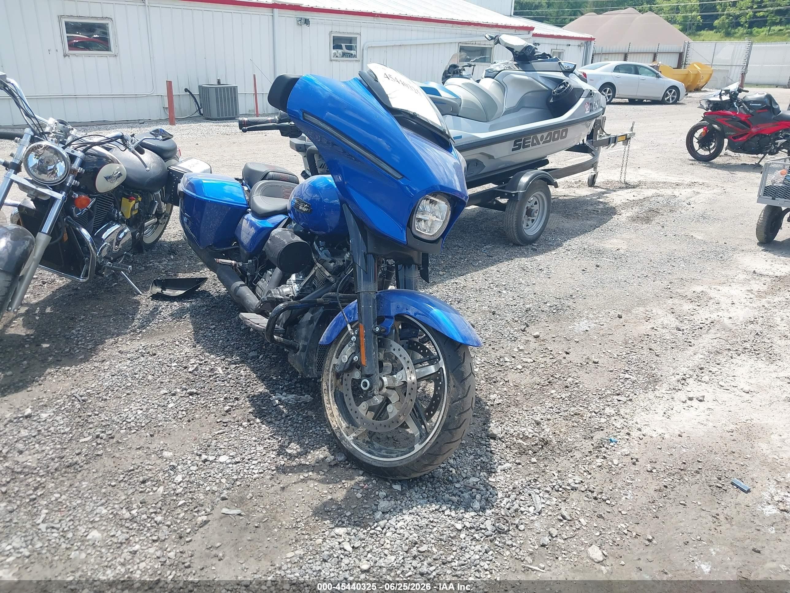 2024 Harley-Davidson FLHX VIN 1HD1KB717RB652512 — IAAI salvage auction photo