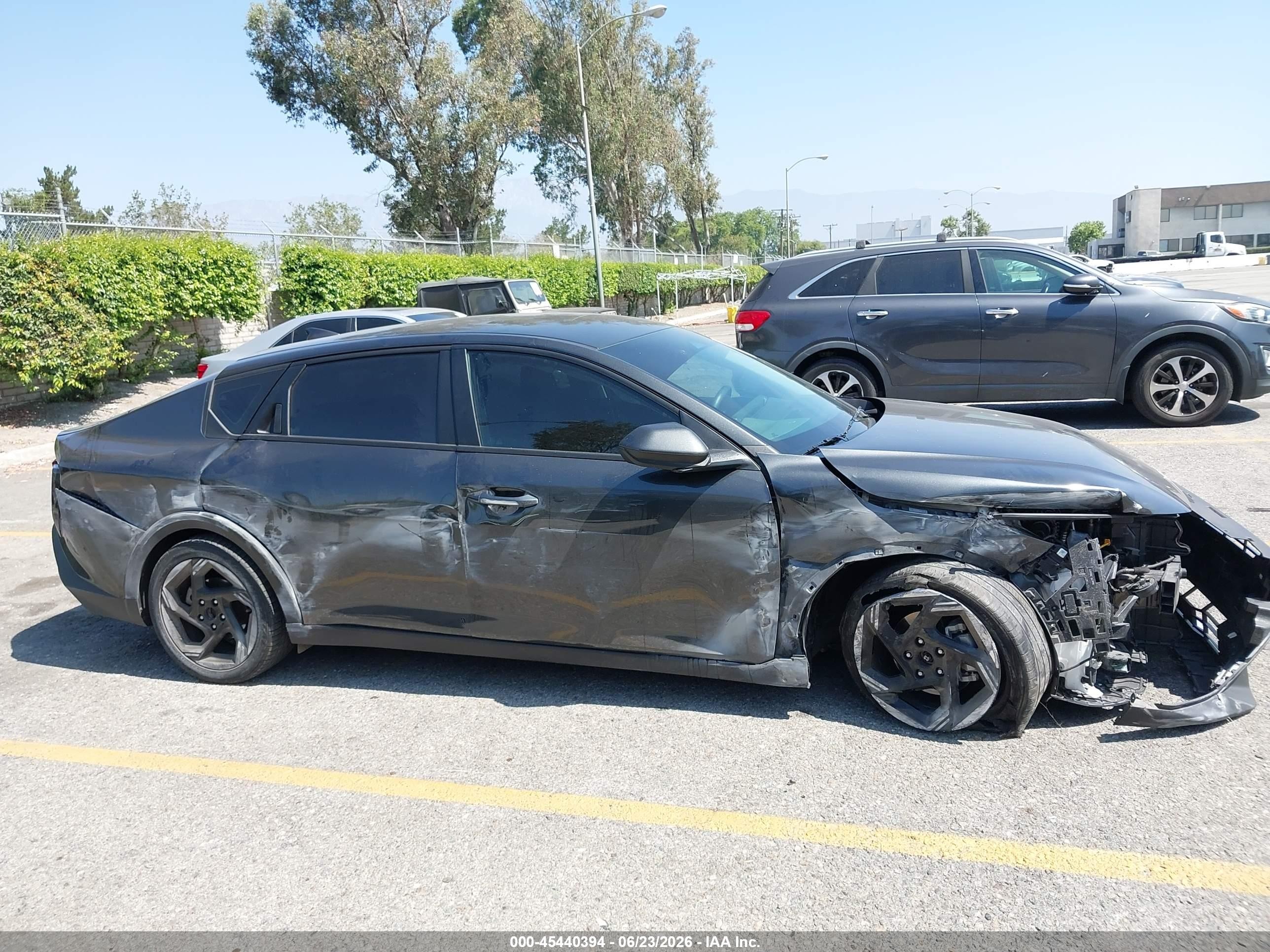 2025 Kia K4 VIN 3KPFU4DE8SE053289 IAAI salvage auction — Side, Salvage (California), sold $5,550 on 2026-10-06 (photo 6)