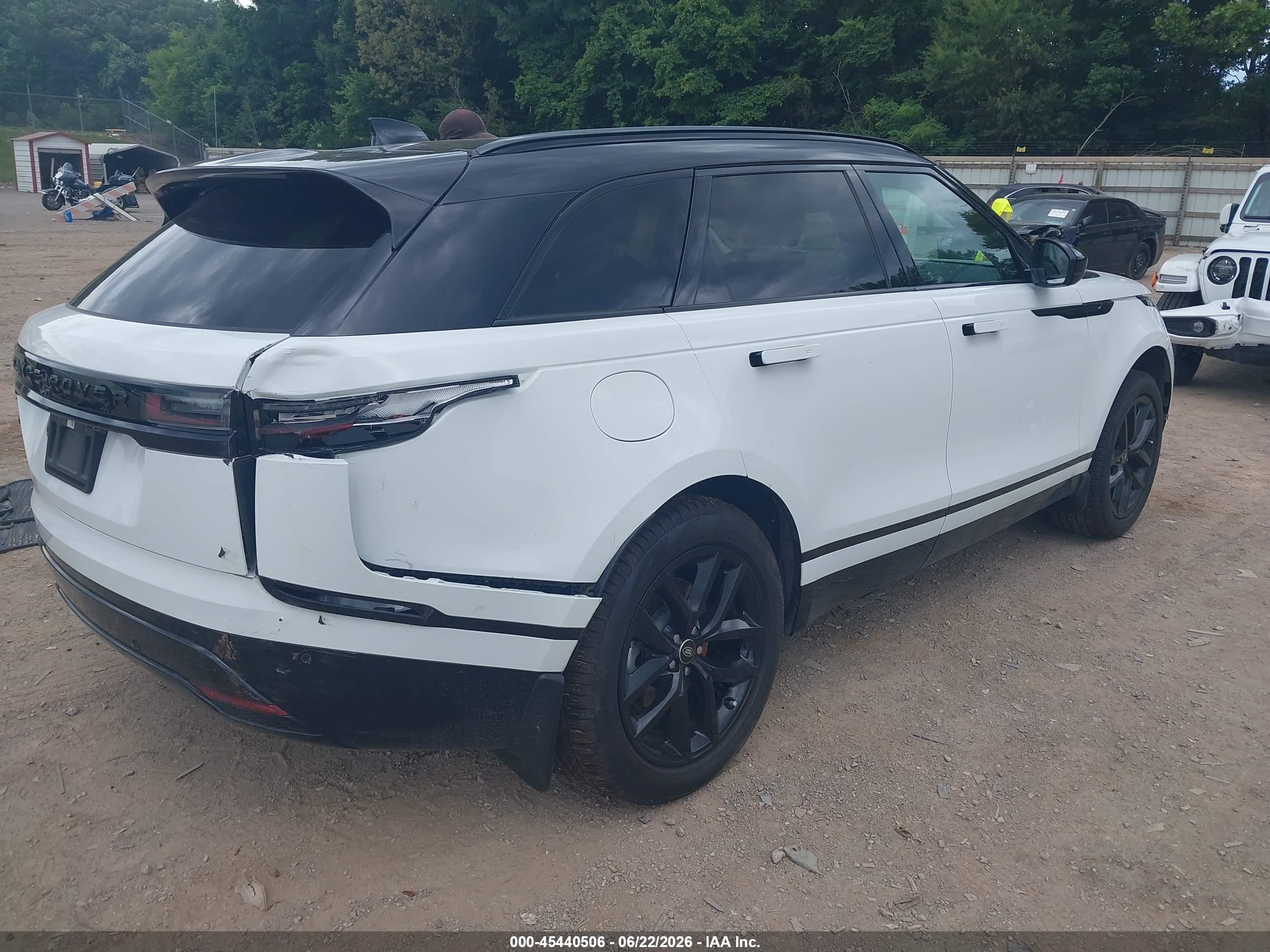 2025 Land rover Range rover velar VIN SALYL2EXXSA808552 IAAI salvage auction — Side, Salvage (Tennessee), sold $19,100 on 2026-09-02 (photo 4)