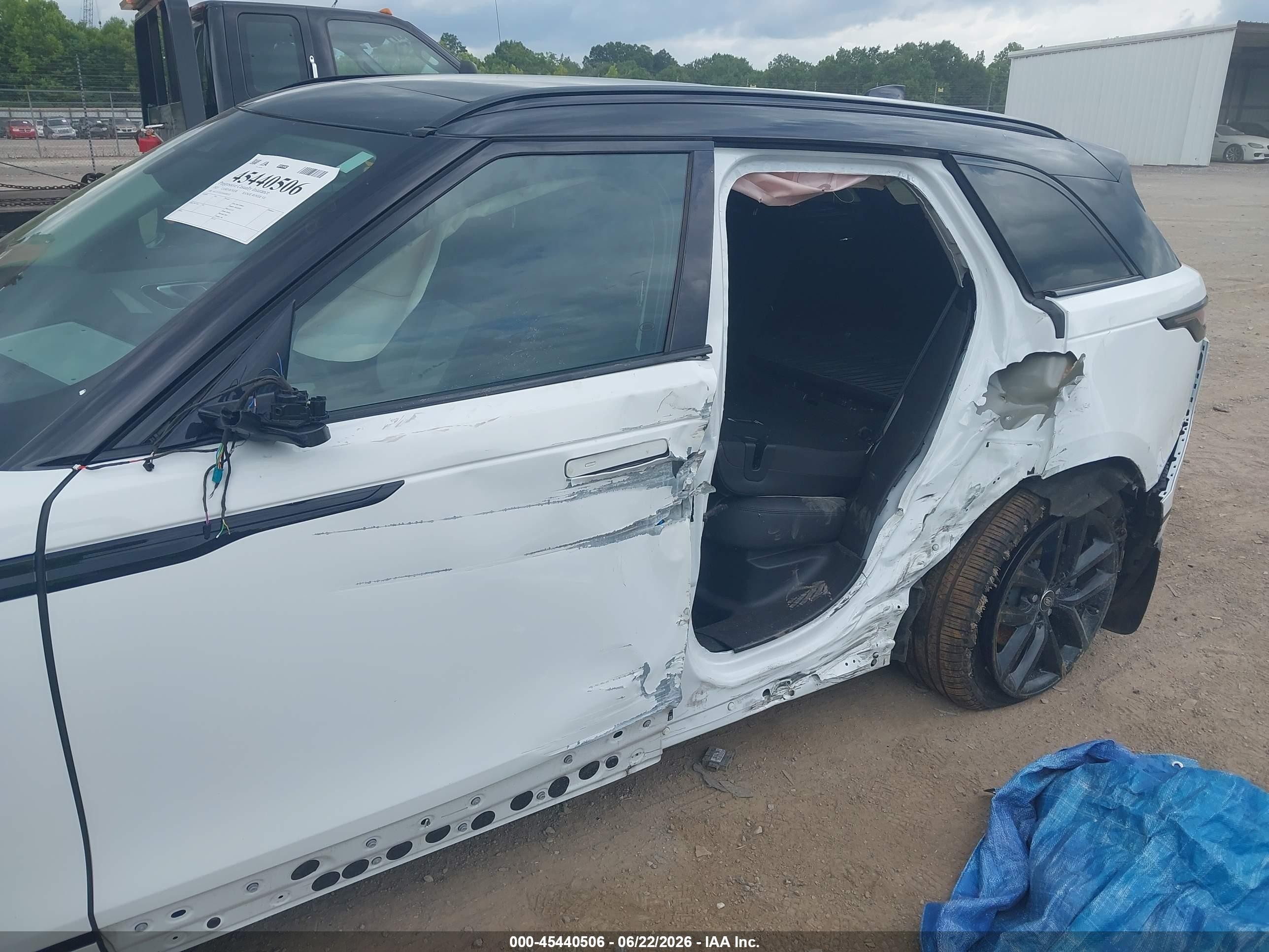 2025 Land rover Range rover velar VIN SALYL2EXXSA808552 IAAI salvage auction — Side, Salvage (Tennessee), sold $19,100 on 2026-09-02 (photo 6)