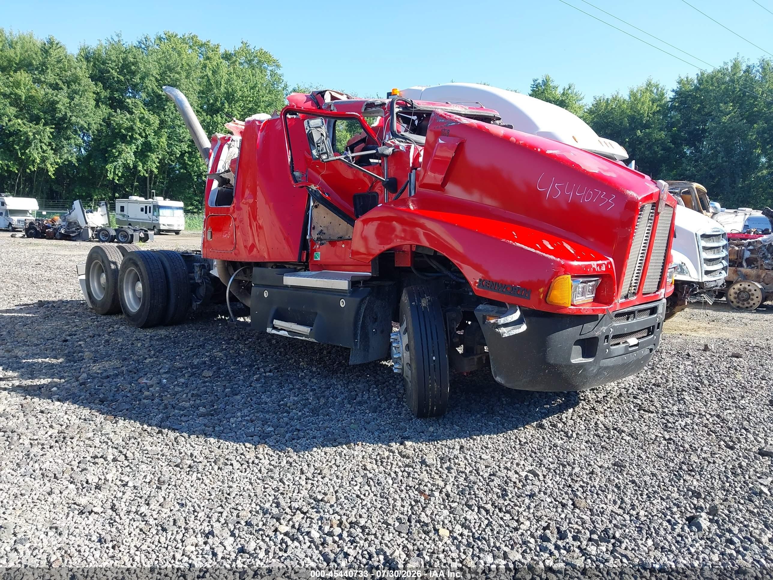 2007 Kenworth Construction VIN 1XKADB8X47J093782 — IAAI salvage auction photo