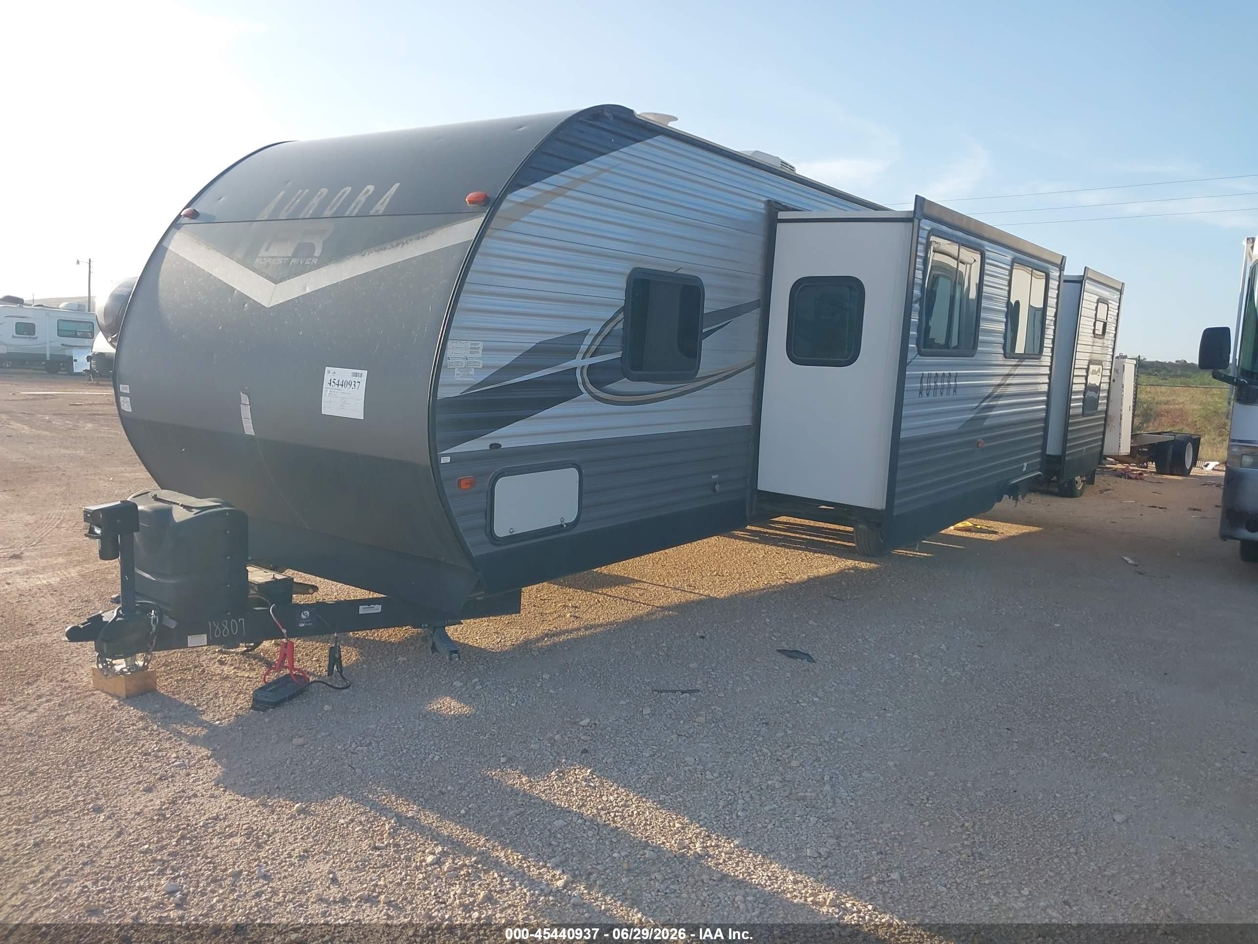 2020 Forest River Aurora VIN 5ZT2ARXB8LX018807 IAAI salvage auction — Hail, Salvage (Arizona), sold $10,075 on 2026-09-10 (photo 2)