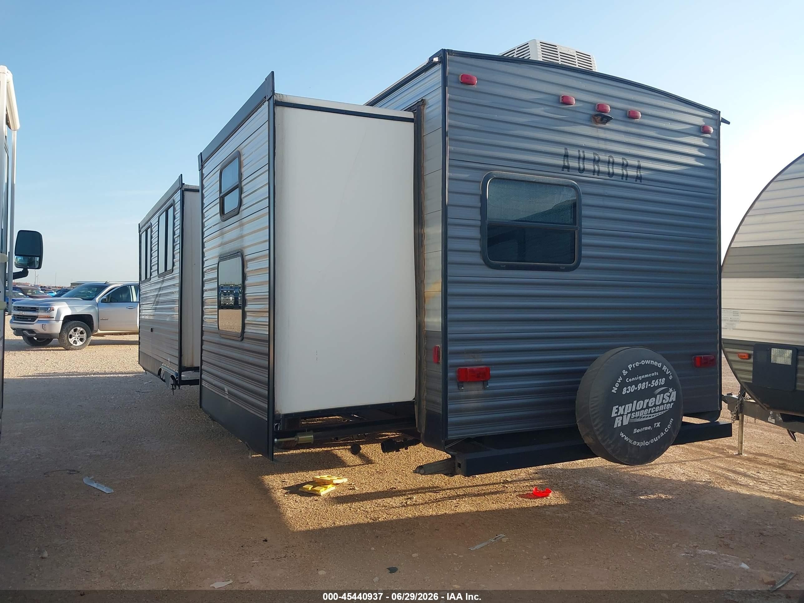 2020 Forest River Aurora VIN 5ZT2ARXB8LX018807 IAAI salvage auction — Hail, Salvage (Arizona), sold $10,075 on 2026-09-10 (photo 3)