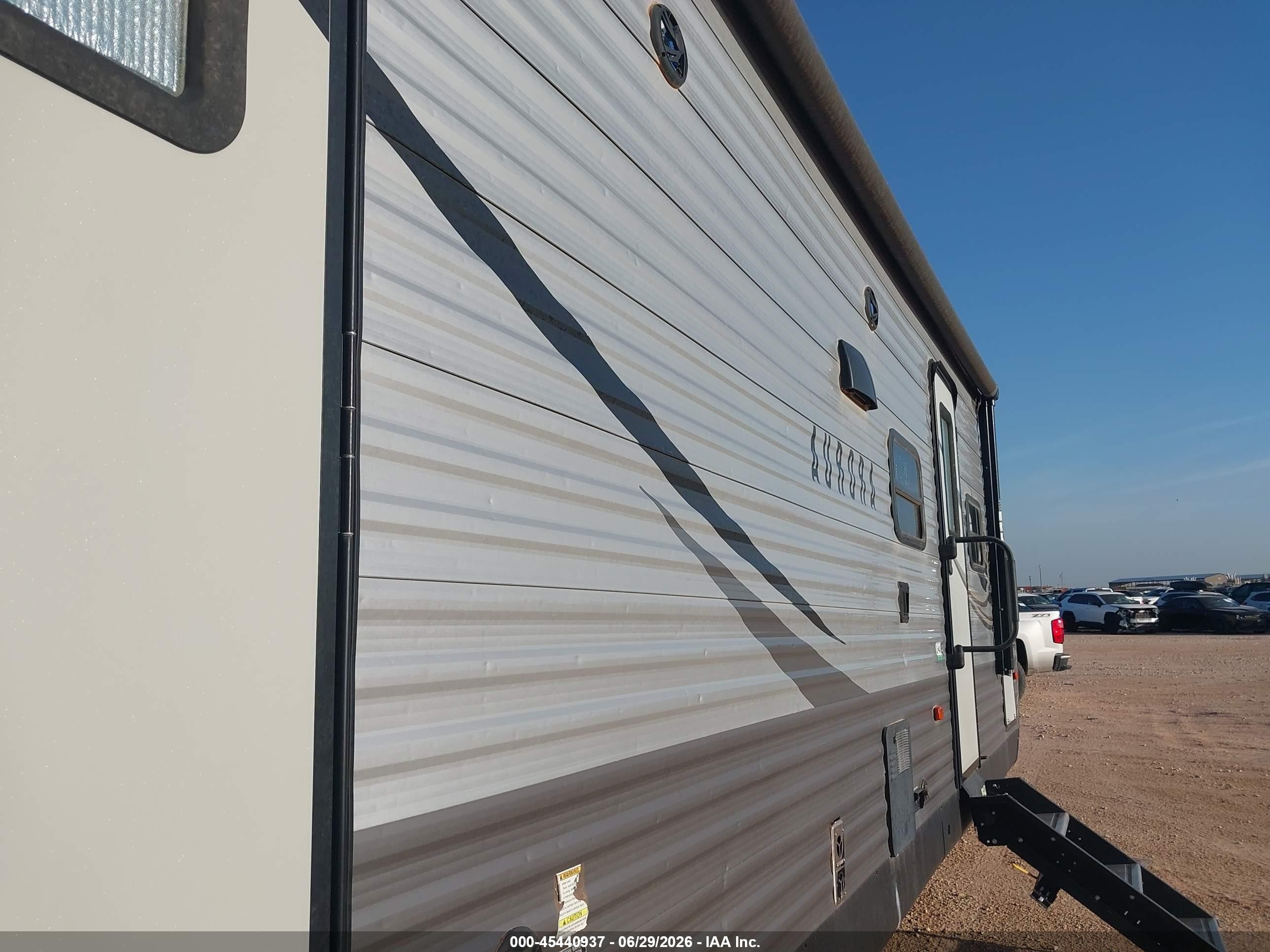 2020 Forest River Aurora VIN 5ZT2ARXB8LX018807 IAAI salvage auction — Hail, Salvage (Arizona), sold $10,075 on 2026-09-10 (photo 6)