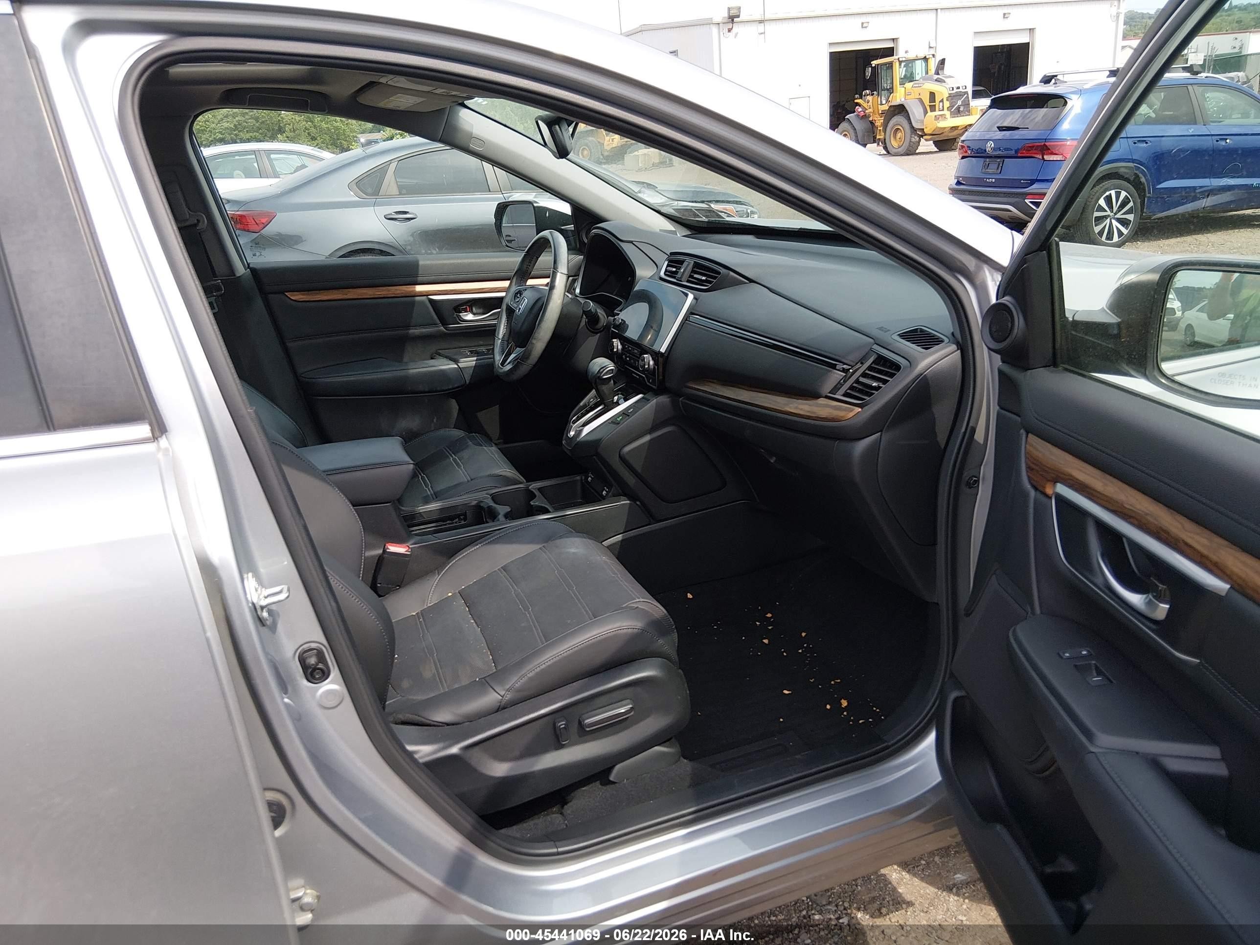 2020 Honda CR-V VIN 2HKRW2H82LH643467 IAAI salvage auction — Rear End, Salvage (Pennsylvania), sold $7,600 on 2026-07-07 (photo 5)