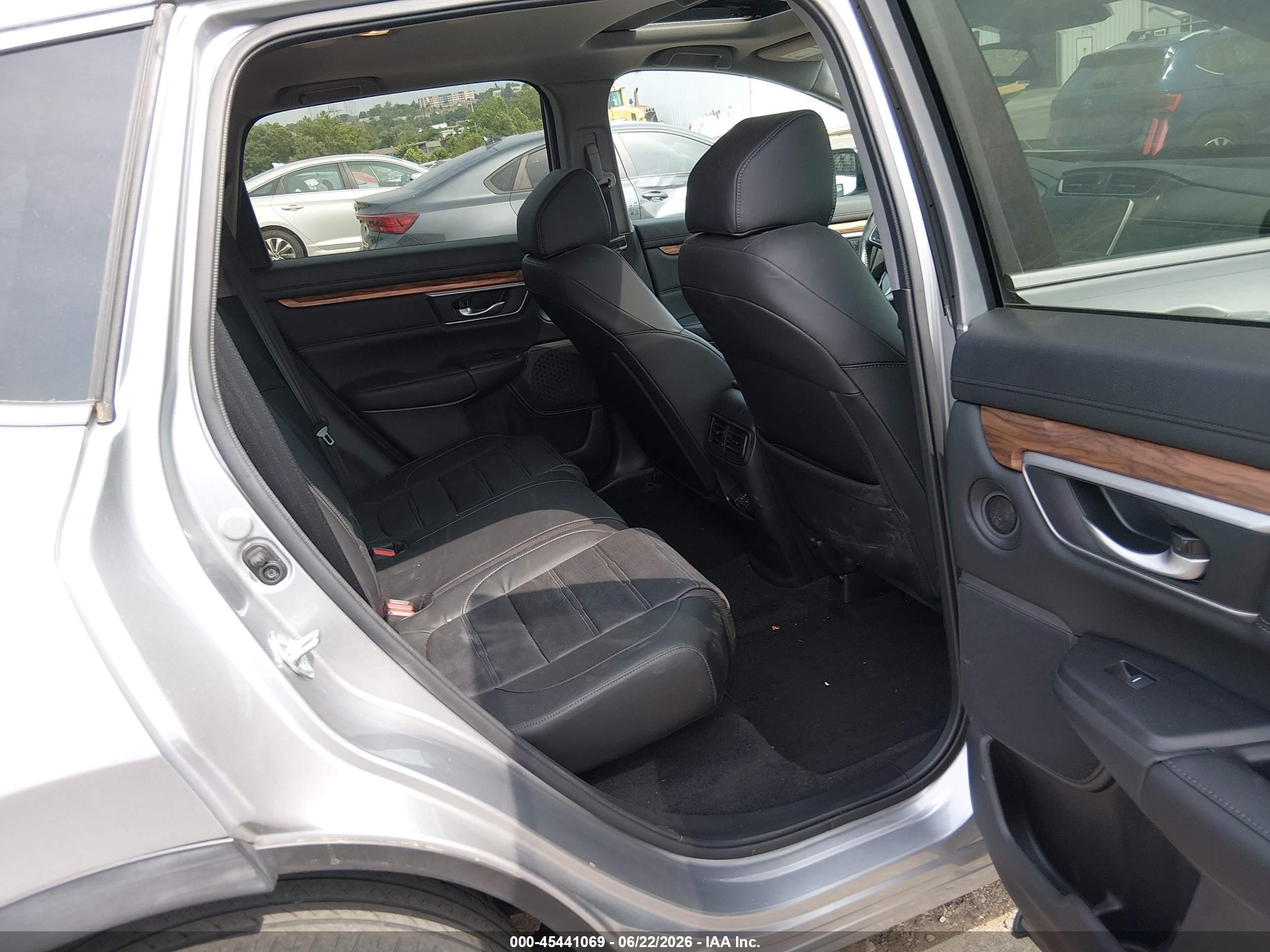 2020 Honda CR-V VIN 2HKRW2H82LH643467 IAAI salvage auction — Rear End, Salvage (Pennsylvania), sold $7,600 on 2026-07-07 (photo 8)