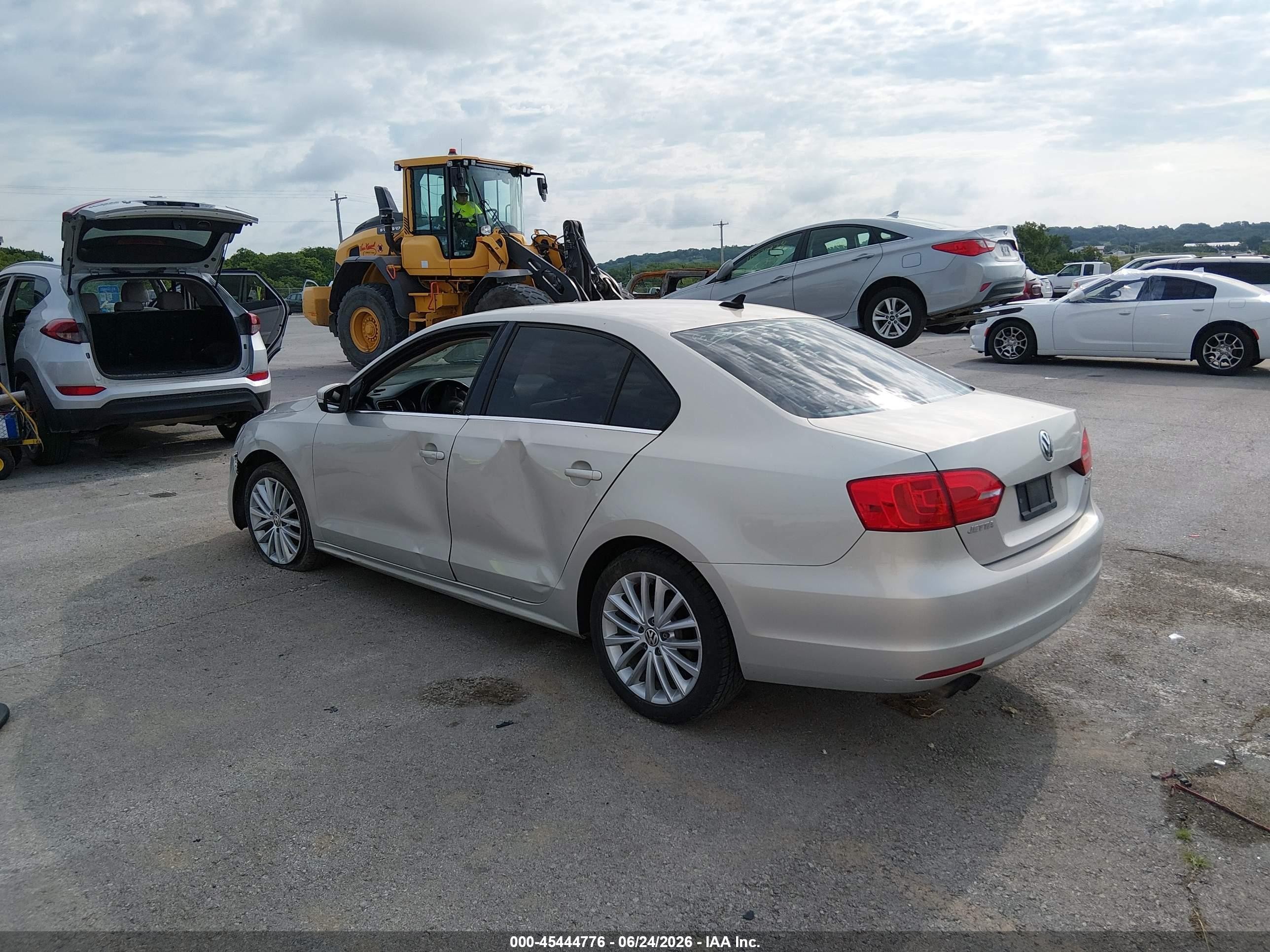 2012 Volkswagen Jetta VIN 3VWLX7AJ2CM358837 IAAI salvage auction — Front End, Wait Title, sold $900 on 2026-09-20 (photo 3)