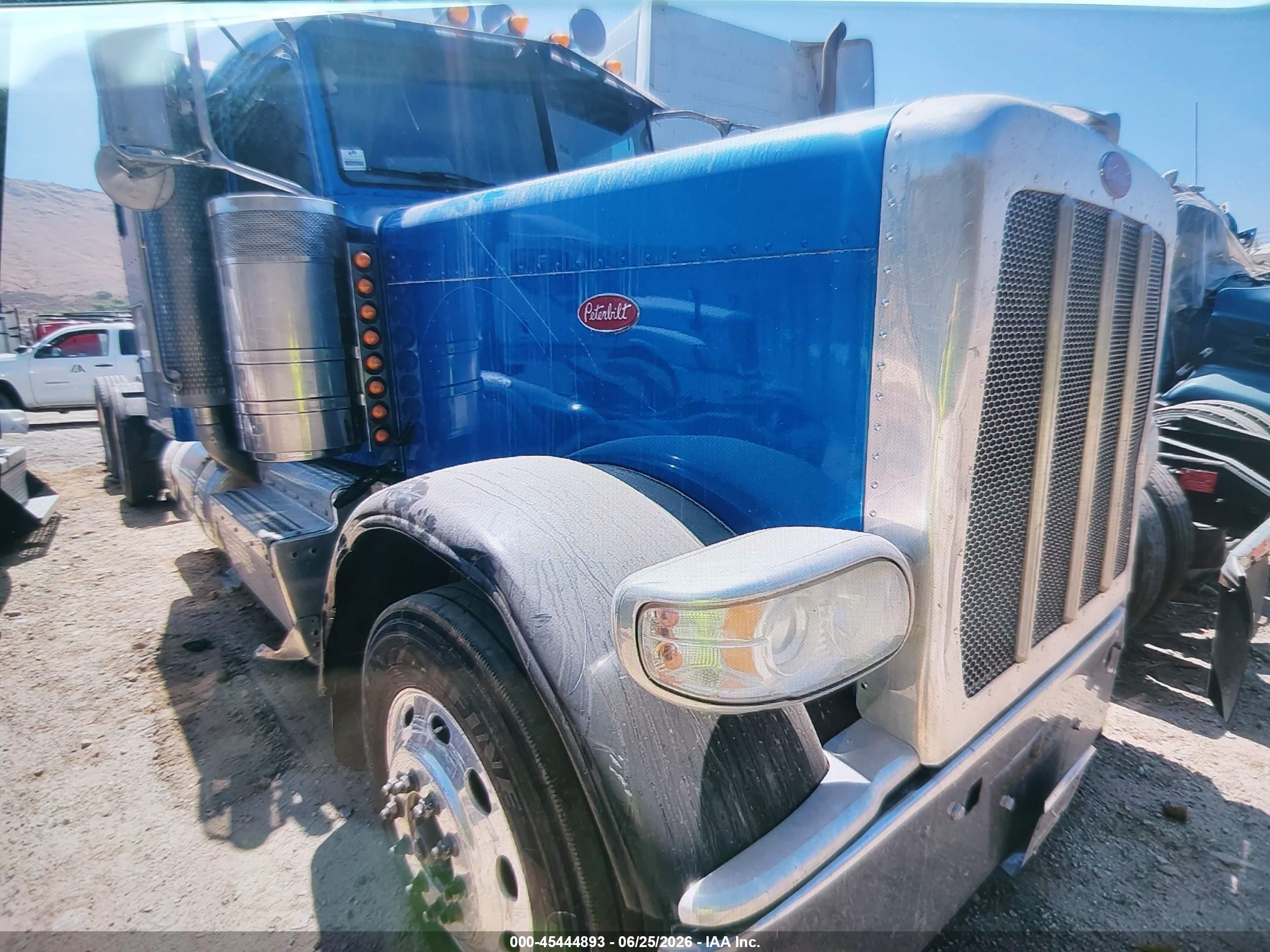 2012 Peterbilt 389 VIN 1XPXD49X8CD138293 — IAAI salvage auction photo