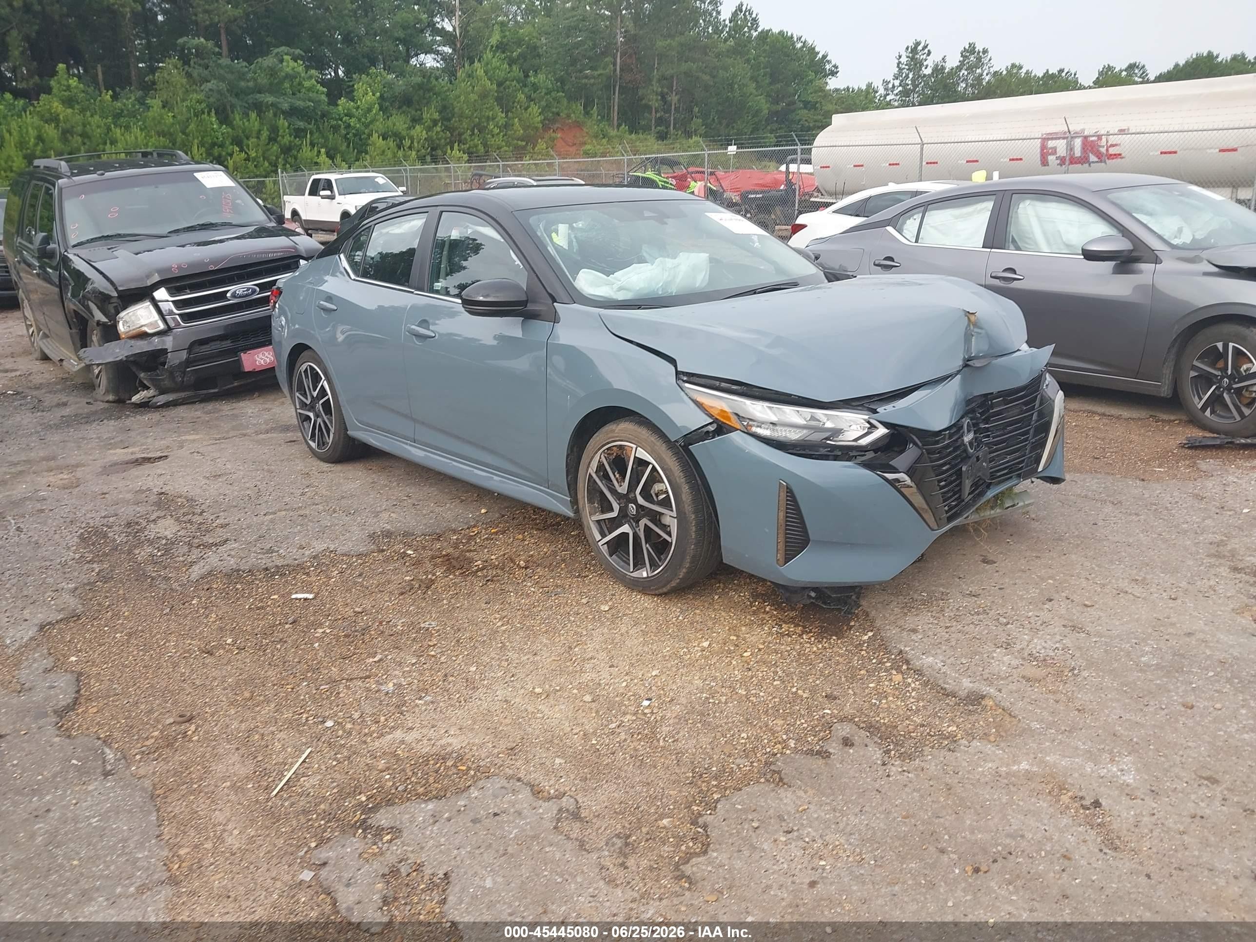 2025 Nissan Sentra VIN 3N1AB8DV2SY277764 IAAI salvage auction — Front End, Rebuildable (Florida), sold $4,050 on 2026-07-12 (photo 1)