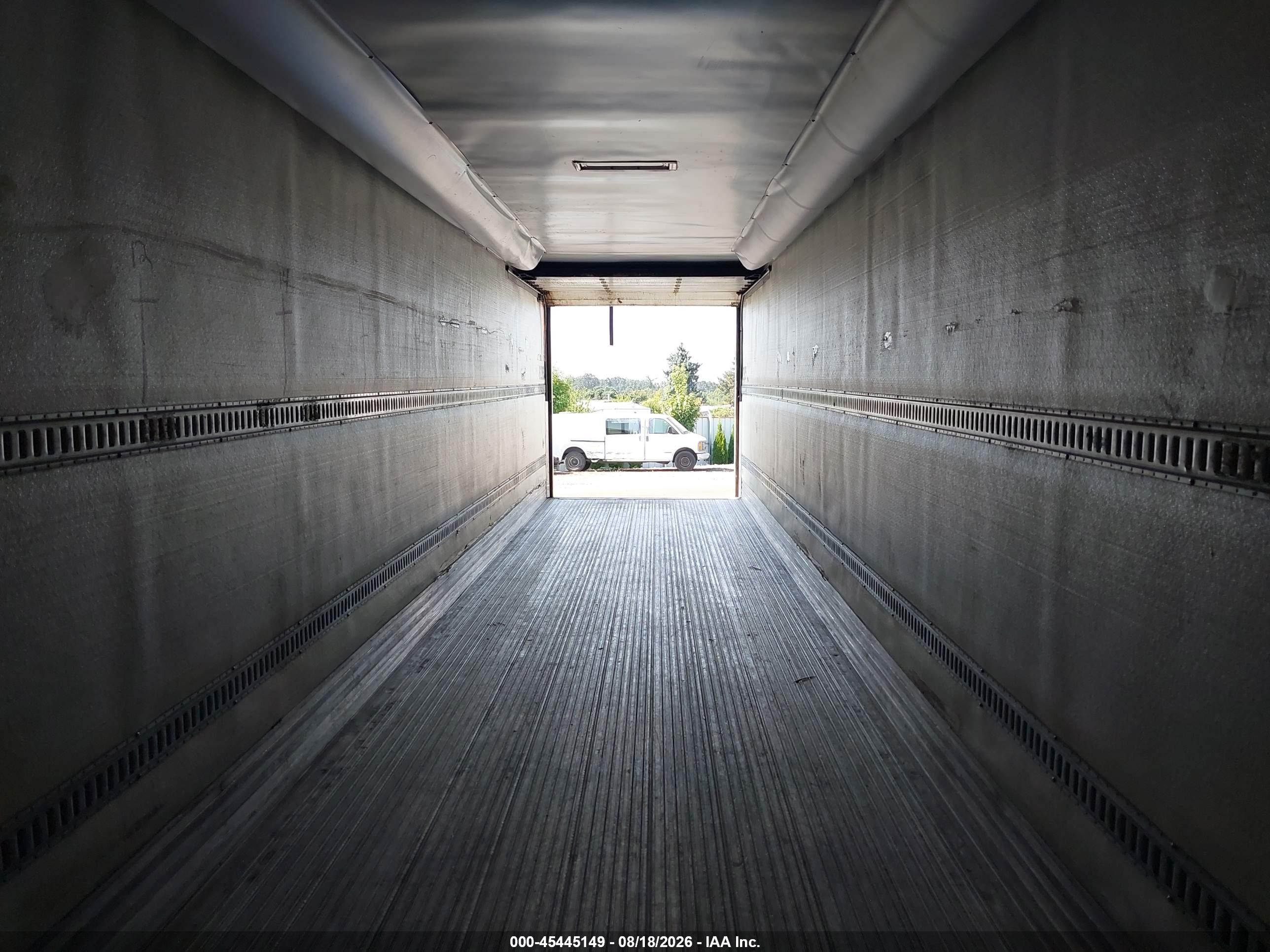 2017 Utility Trailer Mfg Unknown VIN 1UYVS3536HU792701 IAAI salvage auction — Side, Salvage (Oregon), sold $9,600 on 2026-10-06 (photo 8)