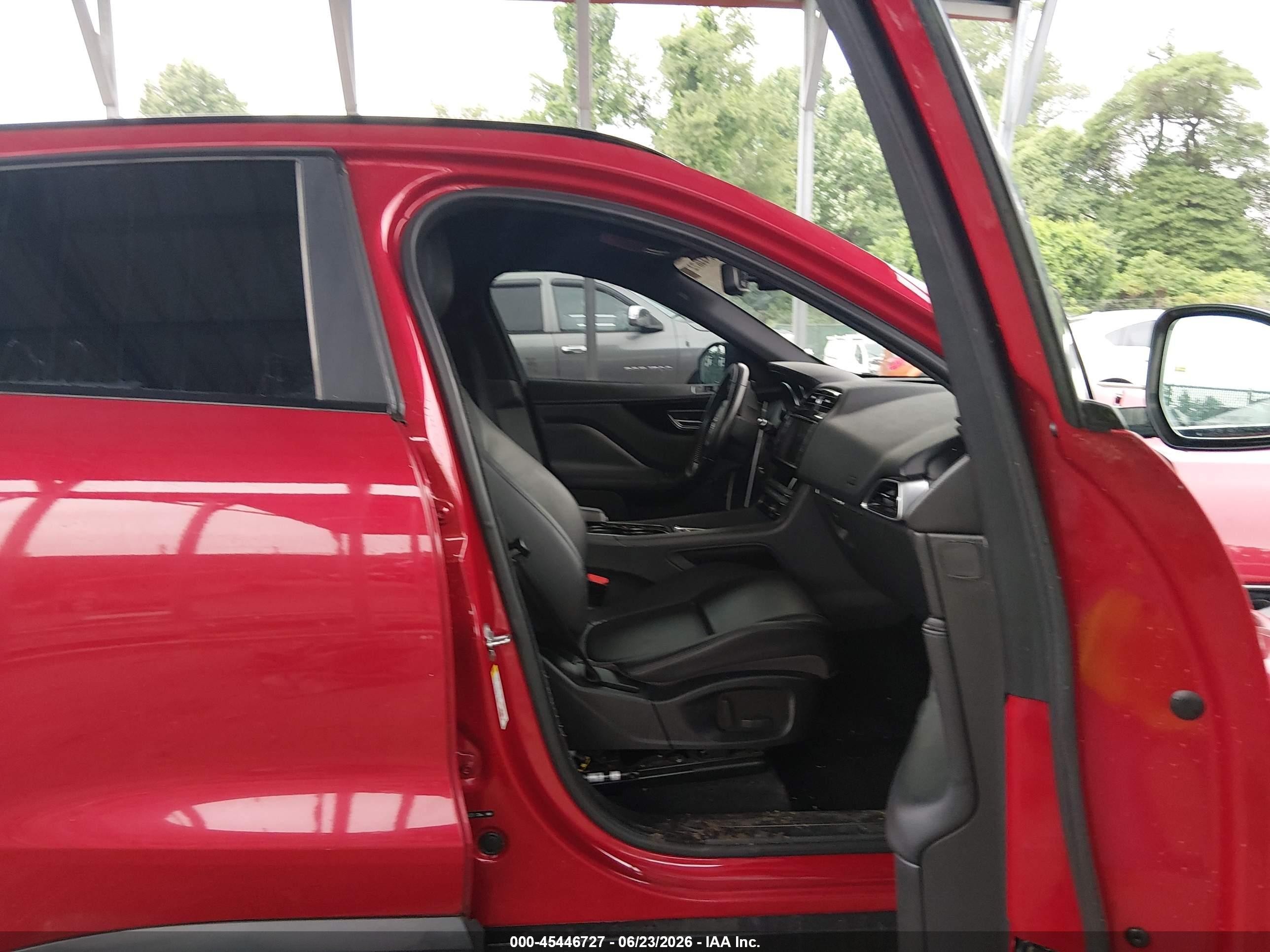 2017 Jaguar F-pace VIN SADCJ2BV6HA894028 IAAI salvage auction — Side, Salvage - Greater Than 75% (Maryland), sold $15,800 on 2020-07-24 (photo 5)
