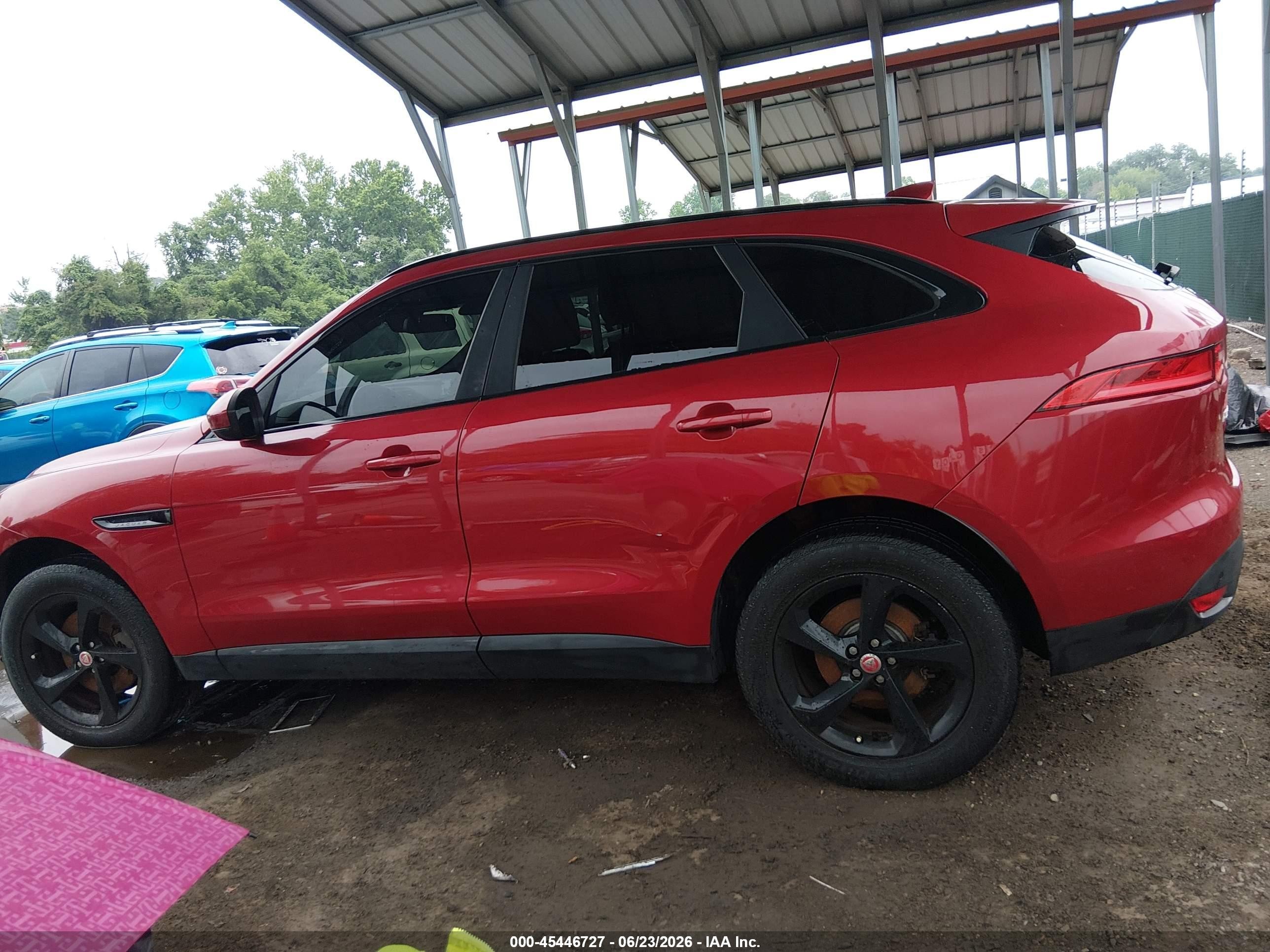 2017 Jaguar F-pace VIN SADCJ2BV6HA894028 IAAI salvage auction — Side, Salvage - Greater Than 75% (Maryland), sold $15,800 on 2020-07-24 (photo 6)