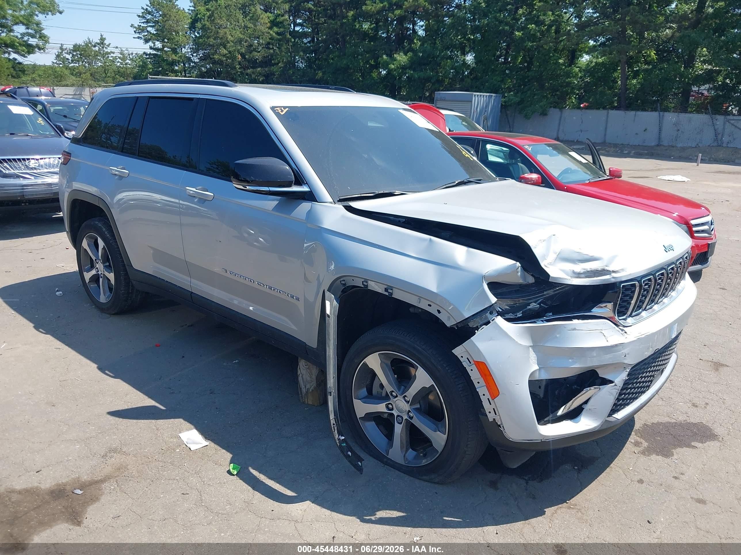 2024 Jeep Grand Cherokee VIN 1C4RJYB66RC113905 — IAAI salvage auction photo