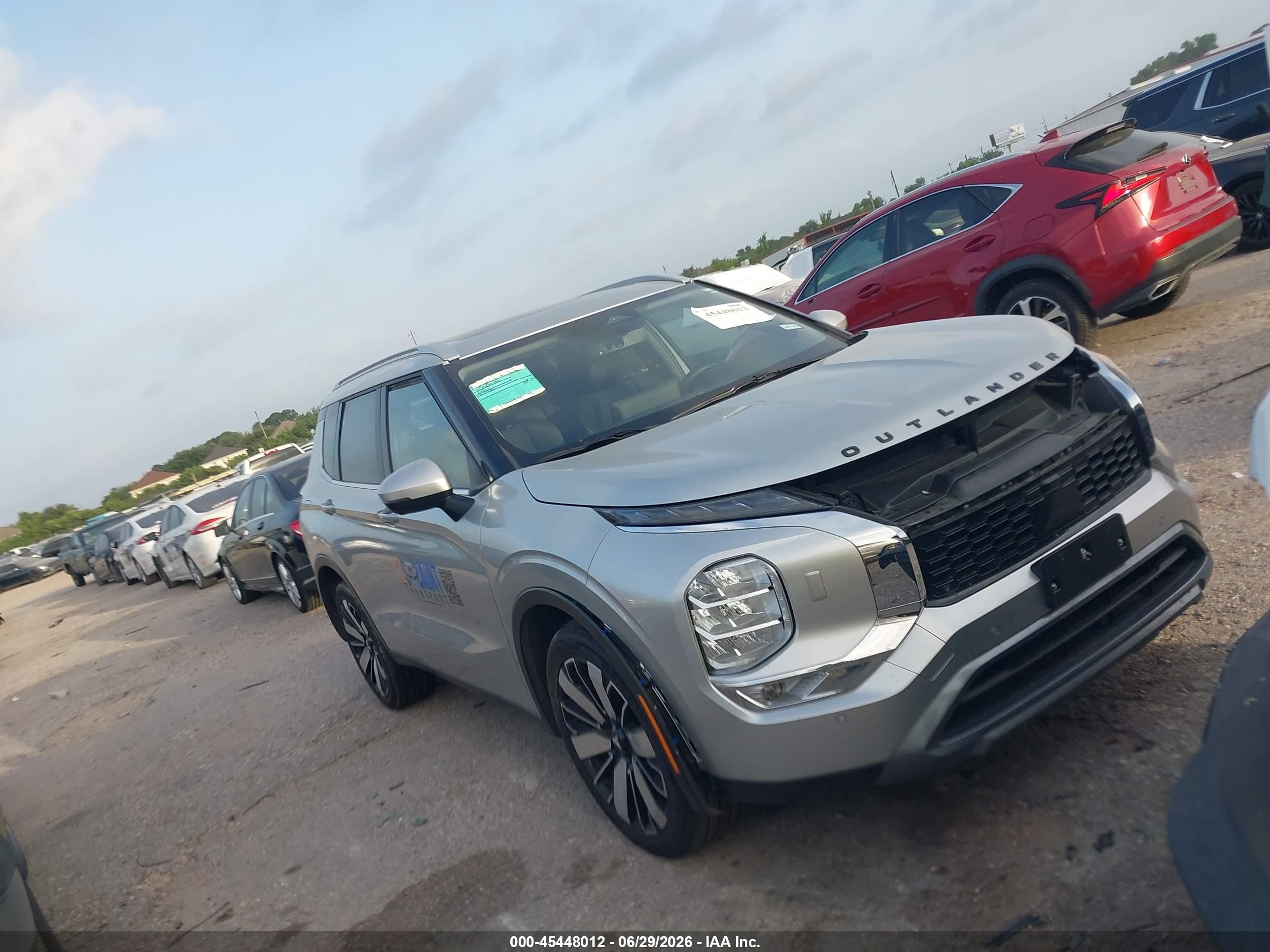 2025 Mitsubishi Outlander VIN JA4J4VA85SZ054011 IAAI salvage auction — Front & Rear, Original (Texas), sold $9,400 on 2026-09-11 (photo 1)