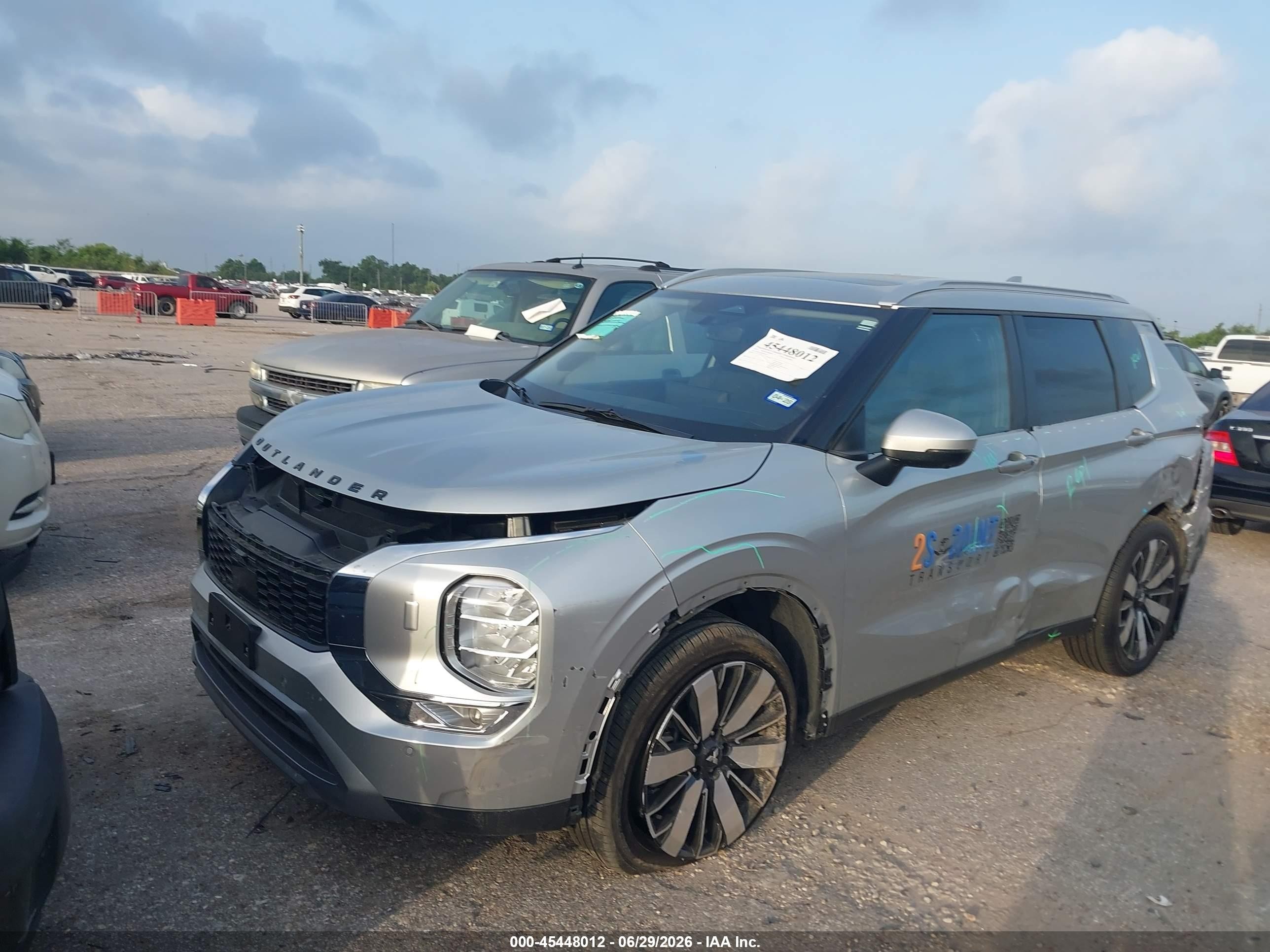 2025 Mitsubishi Outlander VIN JA4J4VA85SZ054011 IAAI salvage auction — Front & Rear, Original (Texas), sold $9,400 on 2026-09-11 (photo 2)