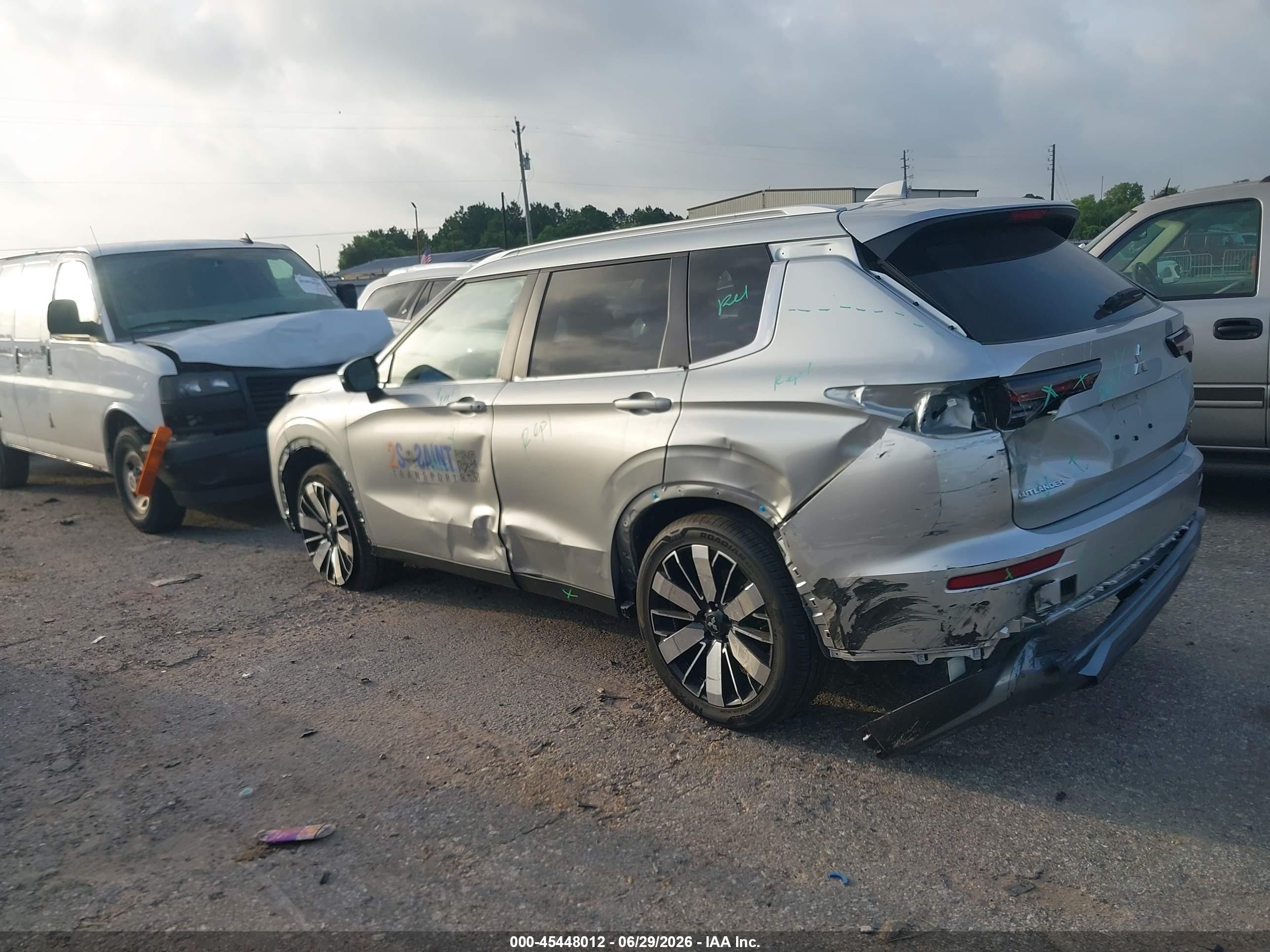 2025 Mitsubishi Outlander VIN JA4J4VA85SZ054011 IAAI salvage auction — Front & Rear, Original (Texas), sold $9,400 on 2026-09-11 (photo 3)