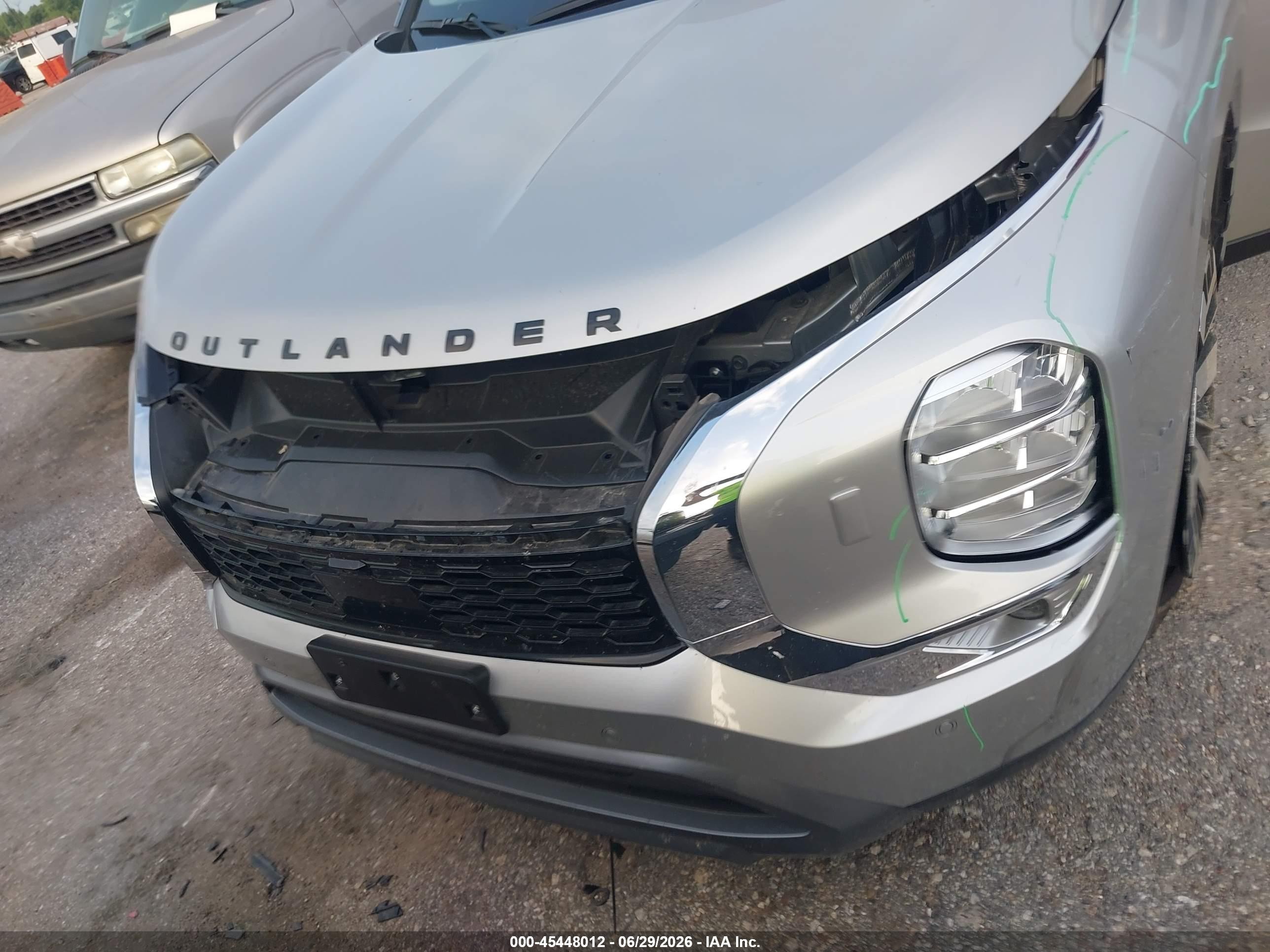 2025 Mitsubishi Outlander VIN JA4J4VA85SZ054011 IAAI salvage auction — Front & Rear, Original (Texas), sold $9,400 on 2026-09-11 (photo 6)