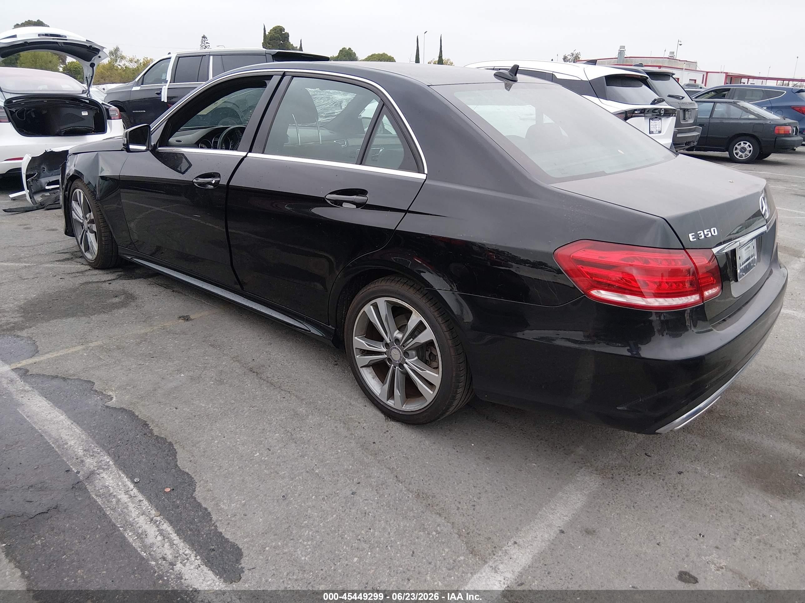 2014 Mercedes-Benz E-Class VIN WDDHF5KB3EA784730 IAAI salvage auction — Unknown, Salvage (California), sold $3,050 on 2026-07-09 (photo 3)