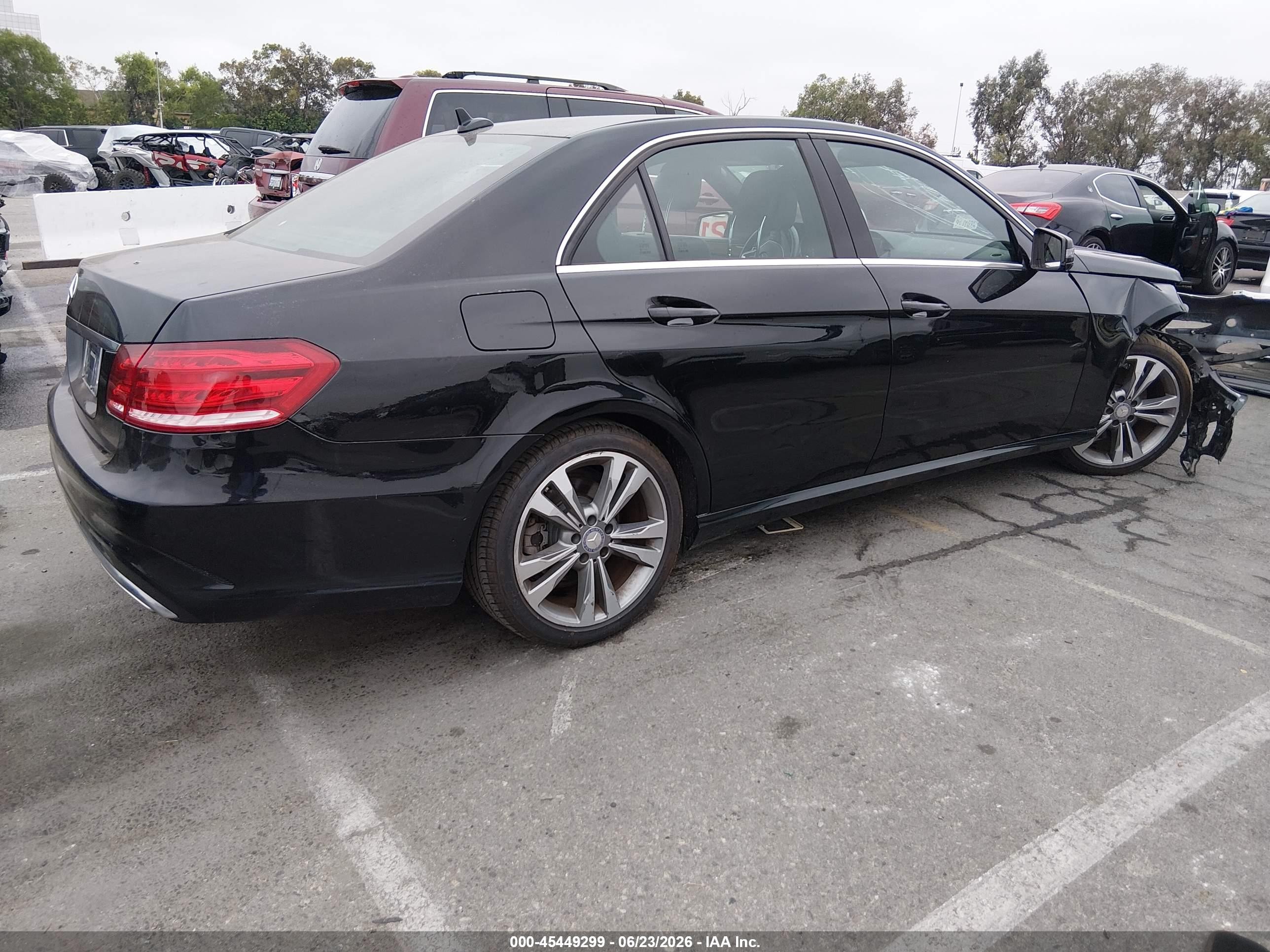 2014 Mercedes-Benz E-Class VIN WDDHF5KB3EA784730 IAAI salvage auction — Unknown, Salvage (California), sold $3,050 on 2026-07-09 (photo 4)