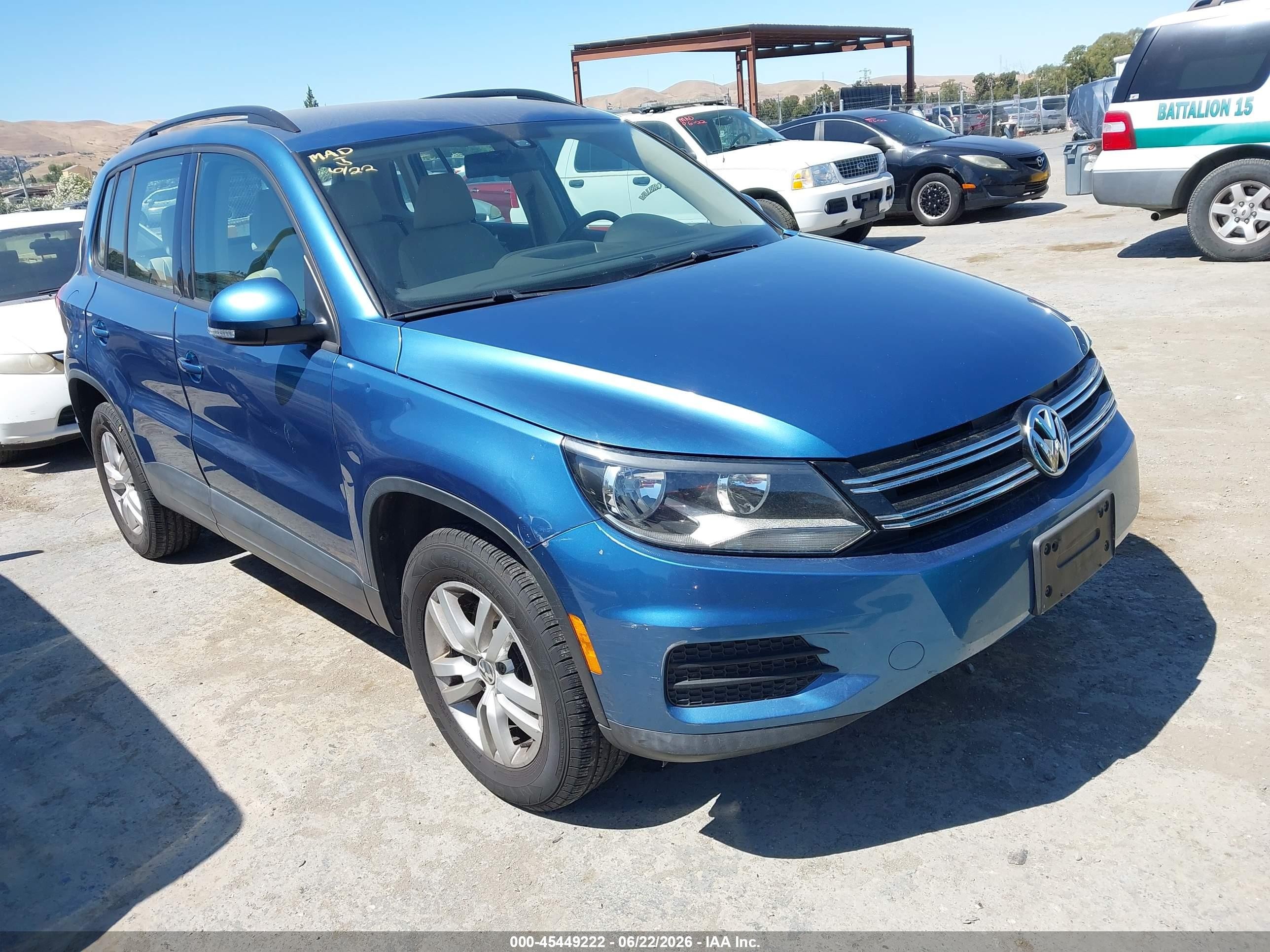 2017 Volkswagen Tiguan VIN WVGBV7AX7HK020045 IAAI salvage auction — Normal Wear, Clear - Dealer Only (California), sold $1,800 on 2026-07-09 (photo 1)