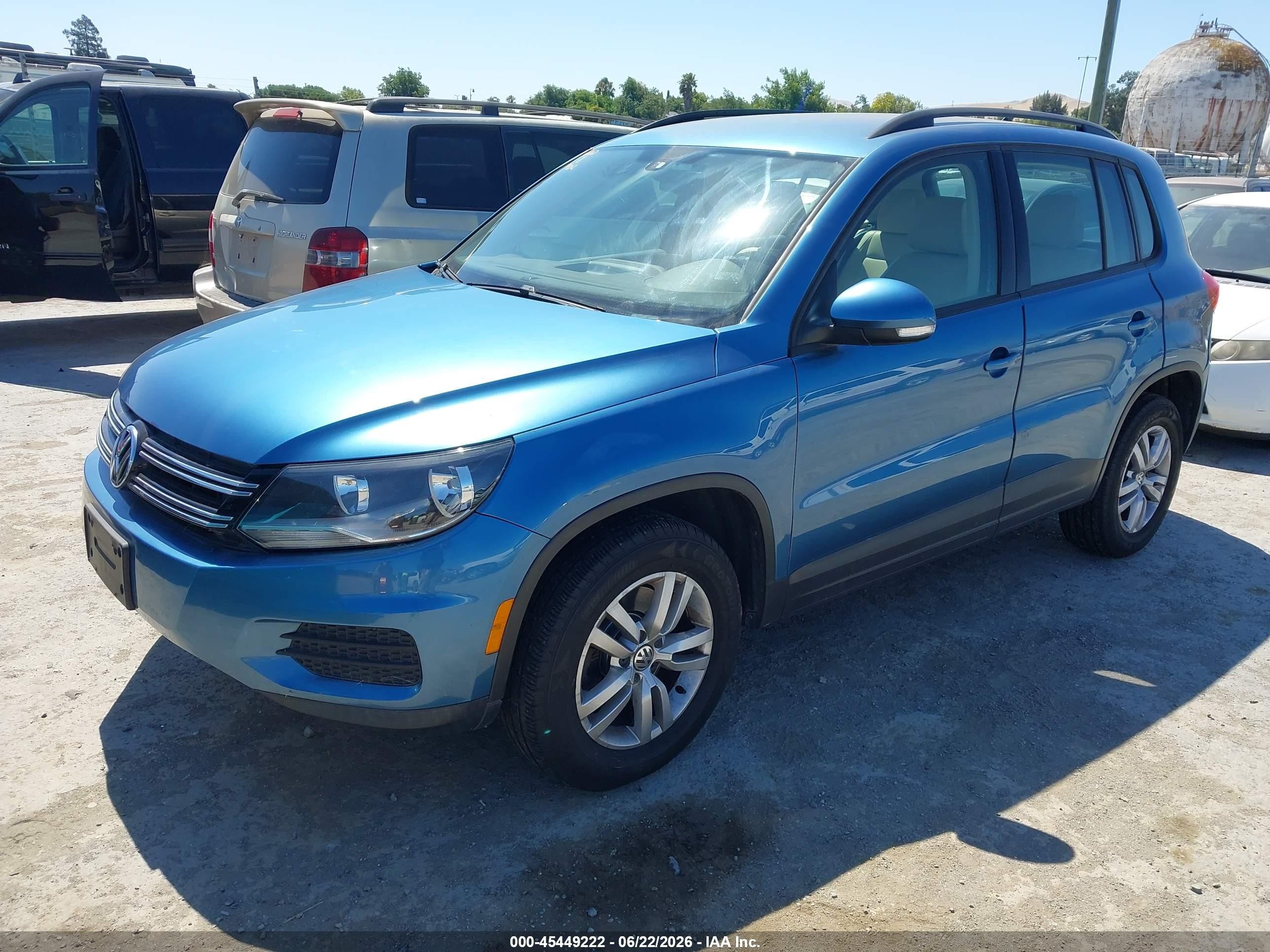 2017 Volkswagen Tiguan VIN WVGBV7AX7HK020045 IAAI salvage auction — Normal Wear, Clear - Dealer Only (California), sold $1,800 on 2026-07-09 (photo 2)