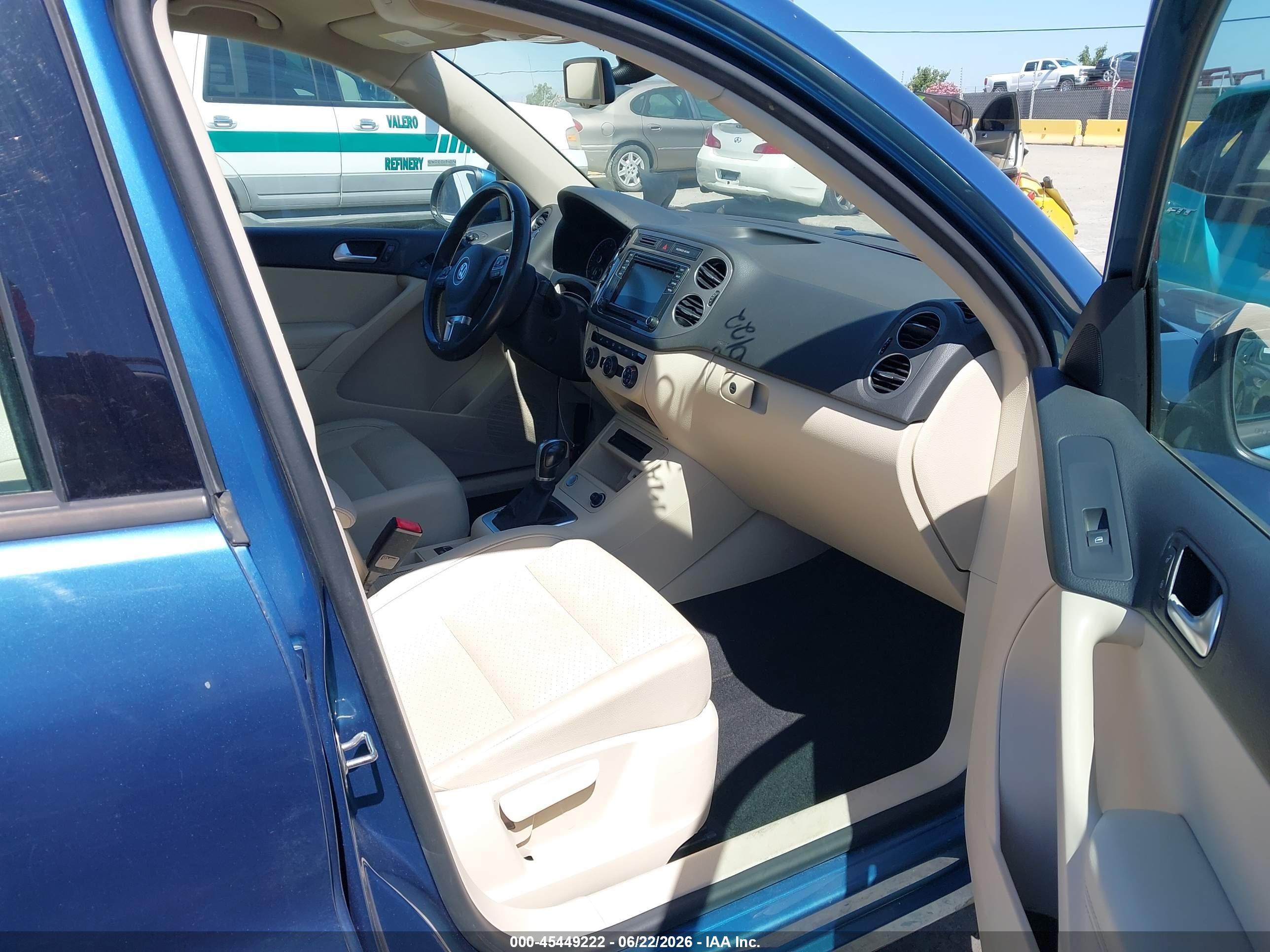 2017 Volkswagen Tiguan VIN WVGBV7AX7HK020045 IAAI salvage auction — Normal Wear, Clear - Dealer Only (California), sold $1,800 on 2026-07-09 (photo 5)