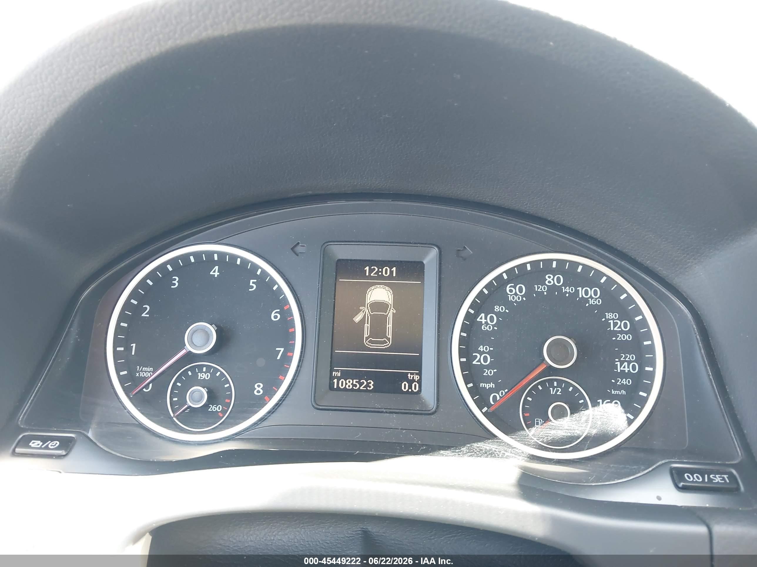 2017 Volkswagen Tiguan VIN WVGBV7AX7HK020045 IAAI salvage auction — Normal Wear, Clear - Dealer Only (California), sold $1,800 on 2026-07-09 (photo 7)