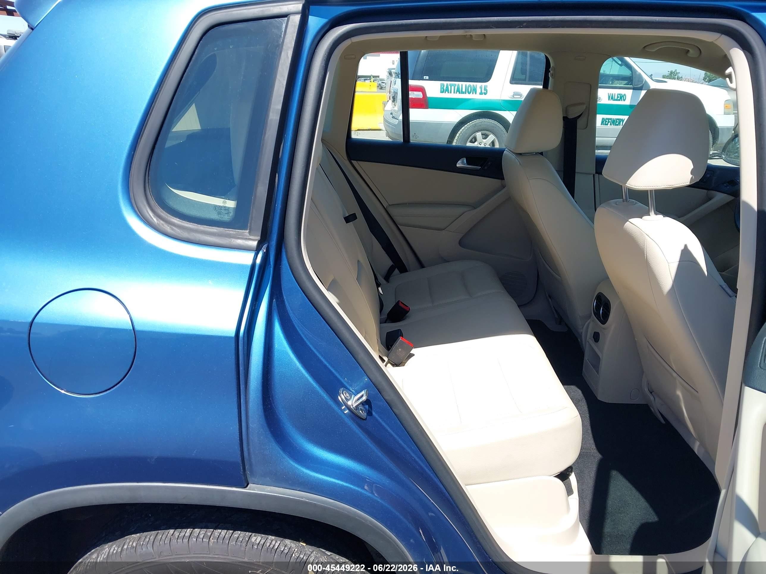 2017 Volkswagen Tiguan VIN WVGBV7AX7HK020045 IAAI salvage auction — Normal Wear, Clear - Dealer Only (California), sold $1,800 on 2026-07-09 (photo 8)
