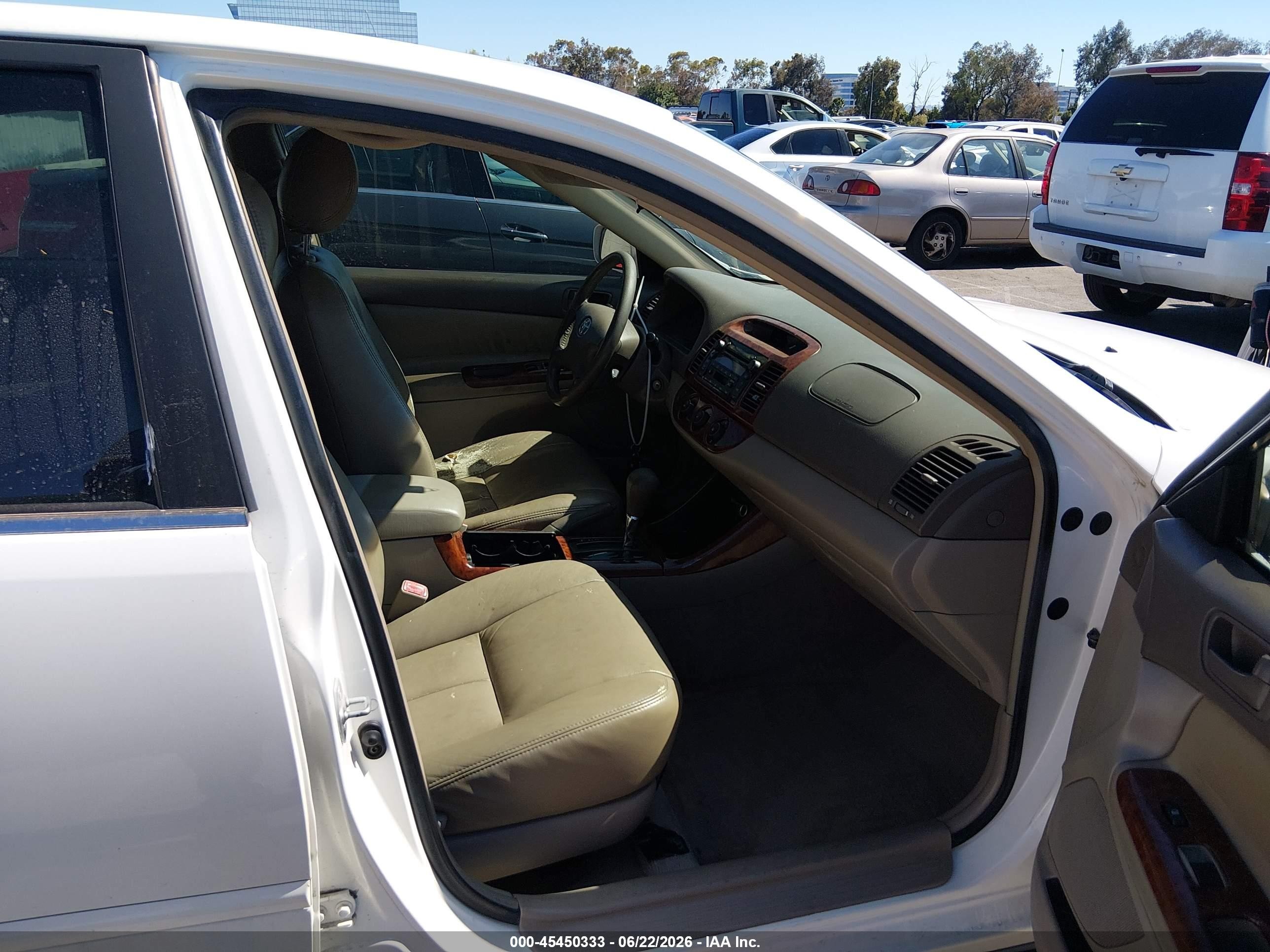 2004 Toyota Camry VIN JTDBE32K140276929 IAAI salvage auction — Normal Wear, Salvage (California), sold $600 on 2026-07-09 (photo 5)