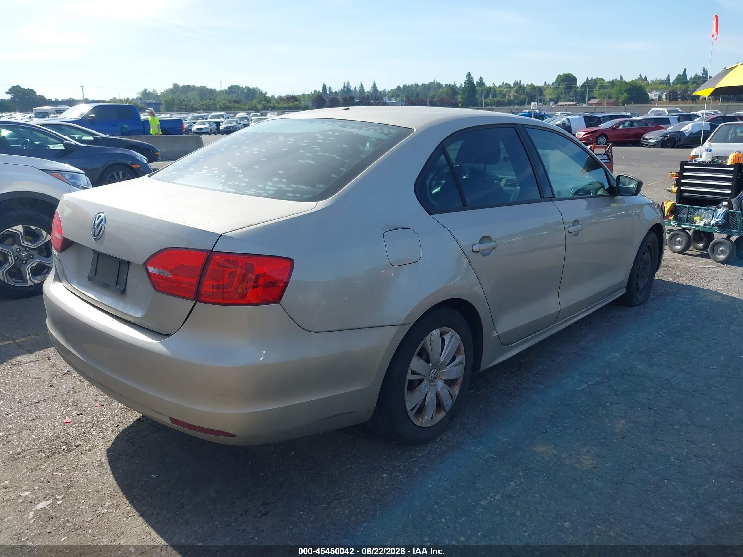 2013 Volkswagen Jetta VIN 3VW2K7AJ4DM218218 IAAI salvage auction — Normal Wear, Clear-Dealer Only (Oregon), sold $375 on 2026-07-09 (photo 4)