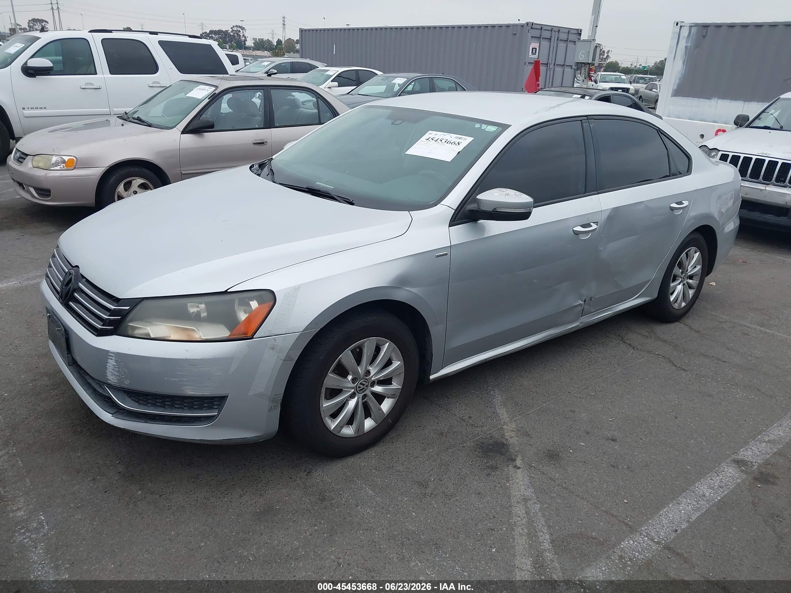 2015 Volkswagen Passat VIN 1VWAT7A31FC010831 IAAI salvage auction — Normal Wear, Clear - Dealer Only (California), sold $1,050 on 2026-07-08 (photo 2)