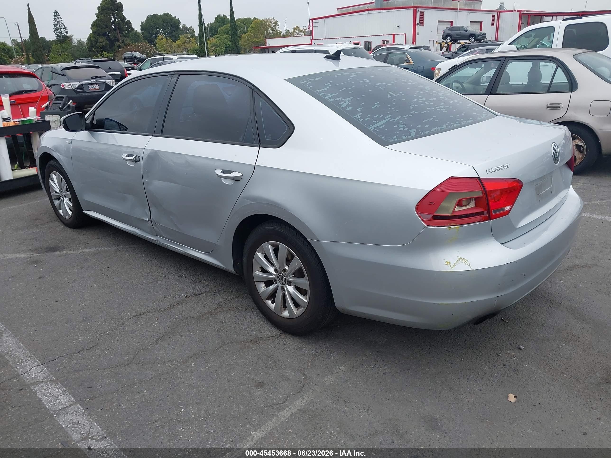 2015 Volkswagen Passat VIN 1VWAT7A31FC010831 IAAI salvage auction — Normal Wear, Clear - Dealer Only (California), sold $1,050 on 2026-07-08 (photo 3)
