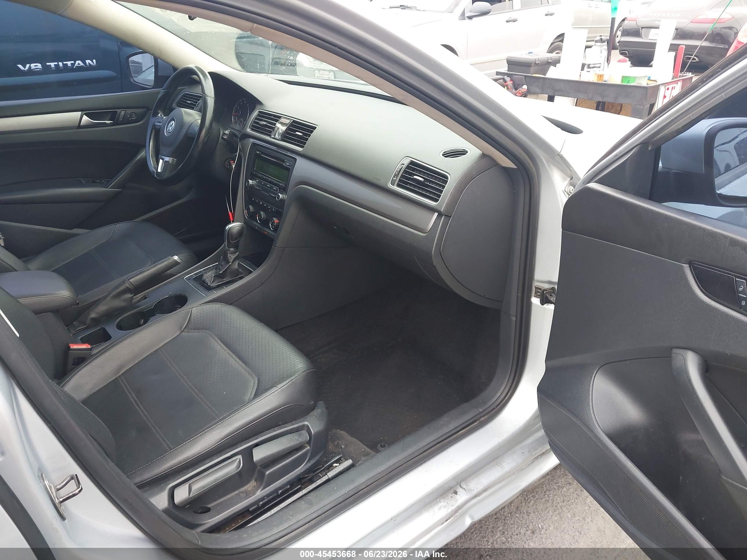 2015 Volkswagen Passat VIN 1VWAT7A31FC010831 IAAI salvage auction — Normal Wear, Clear - Dealer Only (California), sold $1,050 on 2026-07-08 (photo 5)