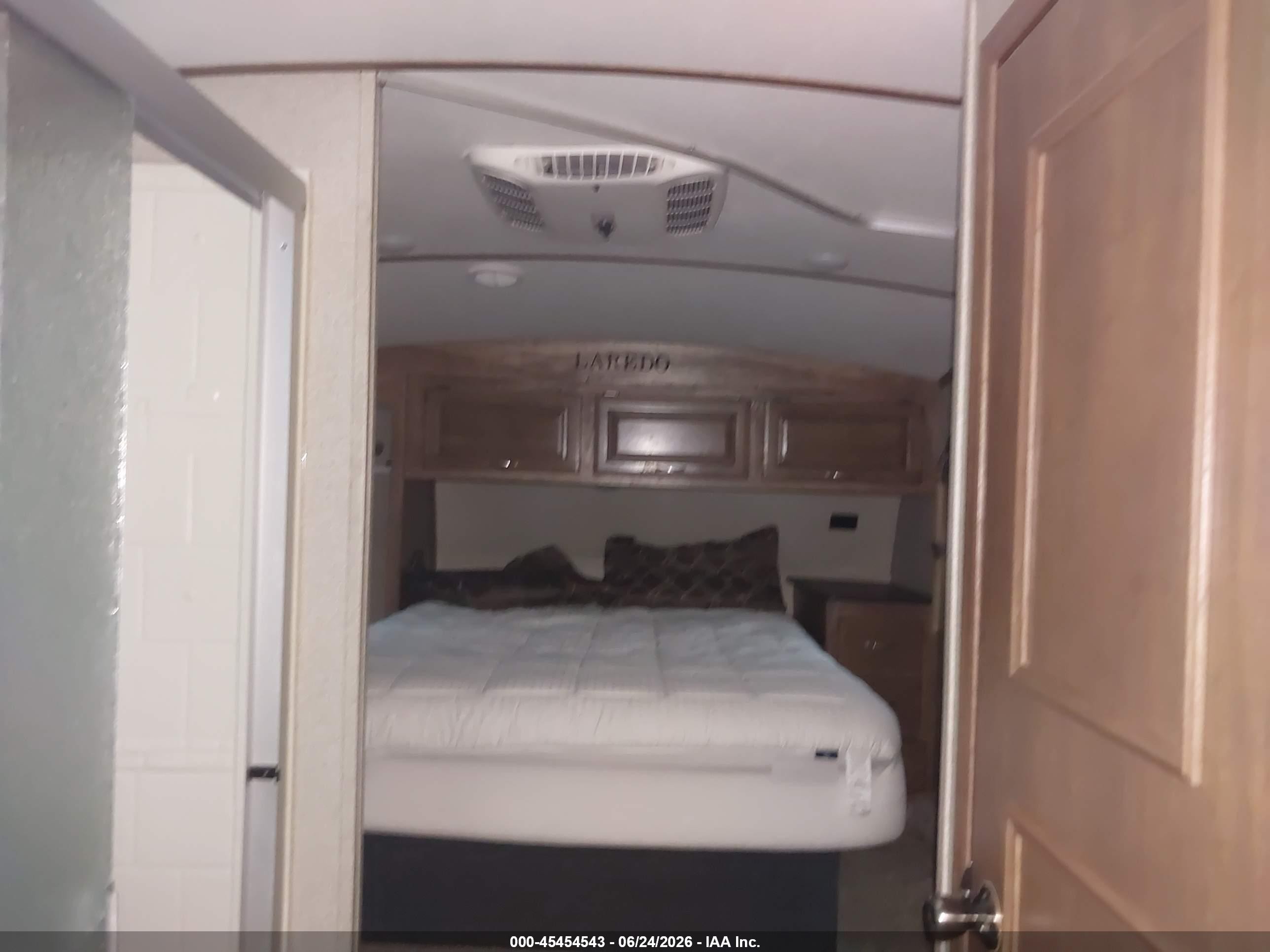 2018 Keystone rv Other VIN 4YDF26828JV601073 IAAI salvage auction — Hail, Junk (Oklahoma), sold $2,050 on 2026-09-02 (photo 5)