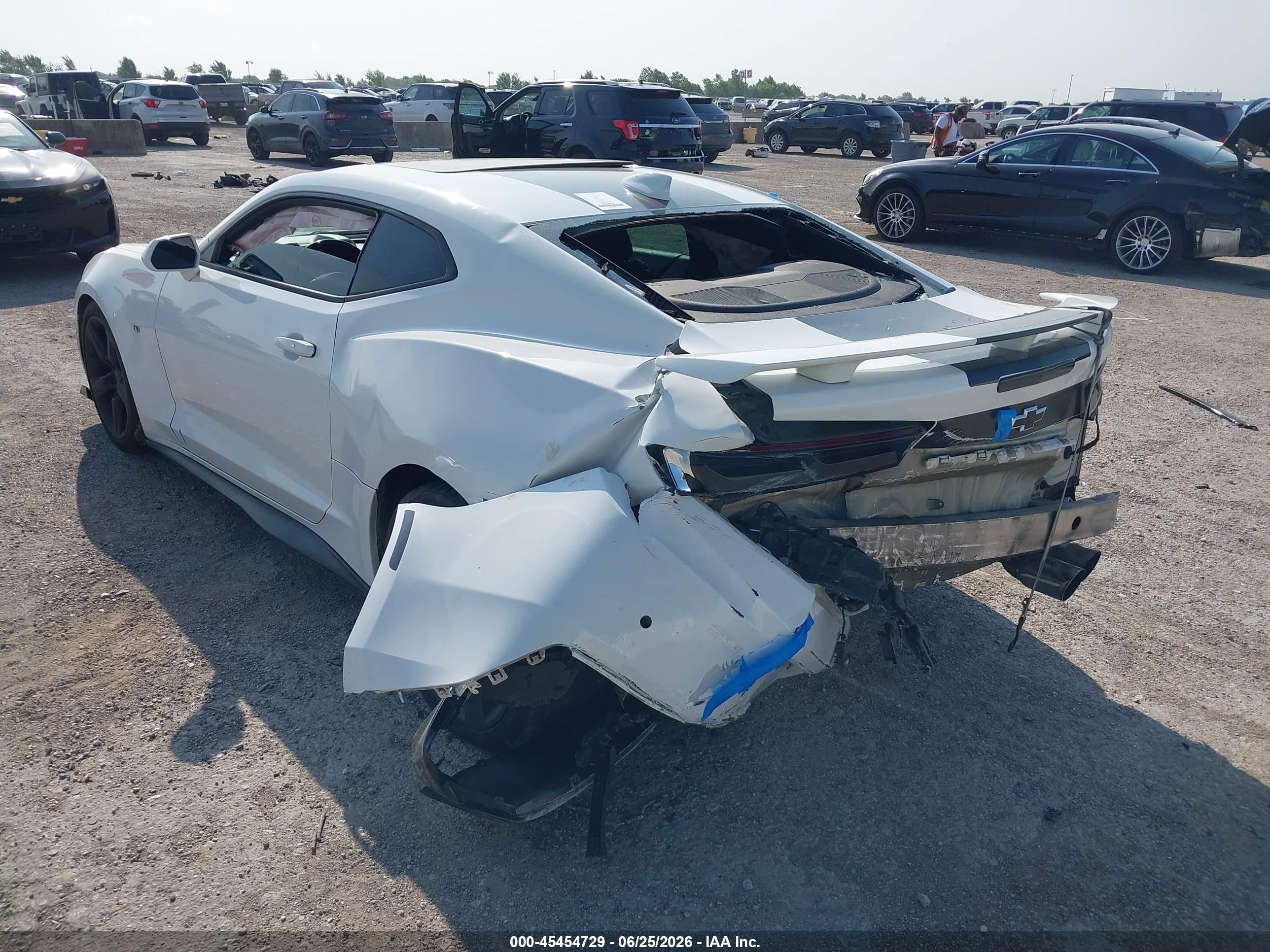 2017 Chevrolet Camaro VIN 1G1FF1R7XH0165556 IAAI salvage auction — Rear End, Wait Title, sold $7,200 on 2026-09-20 (photo 3)