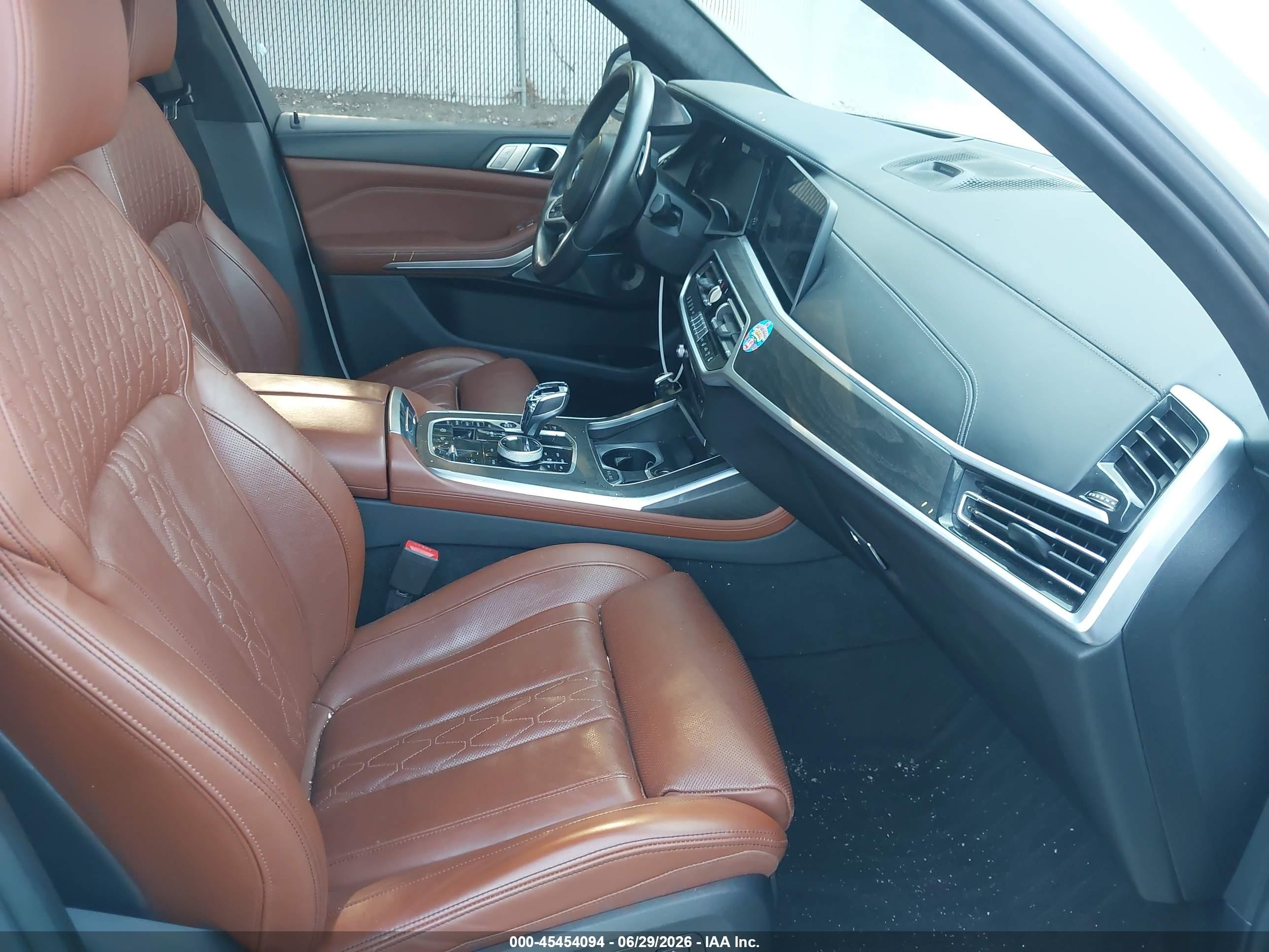 2021 BMW X7 VIN 5UXCX6C01M9E61735 IAAI salvage auction — Theft, Salvage (Pennsylvania), sold $22,950 on 2026-08-18 (photo 5)