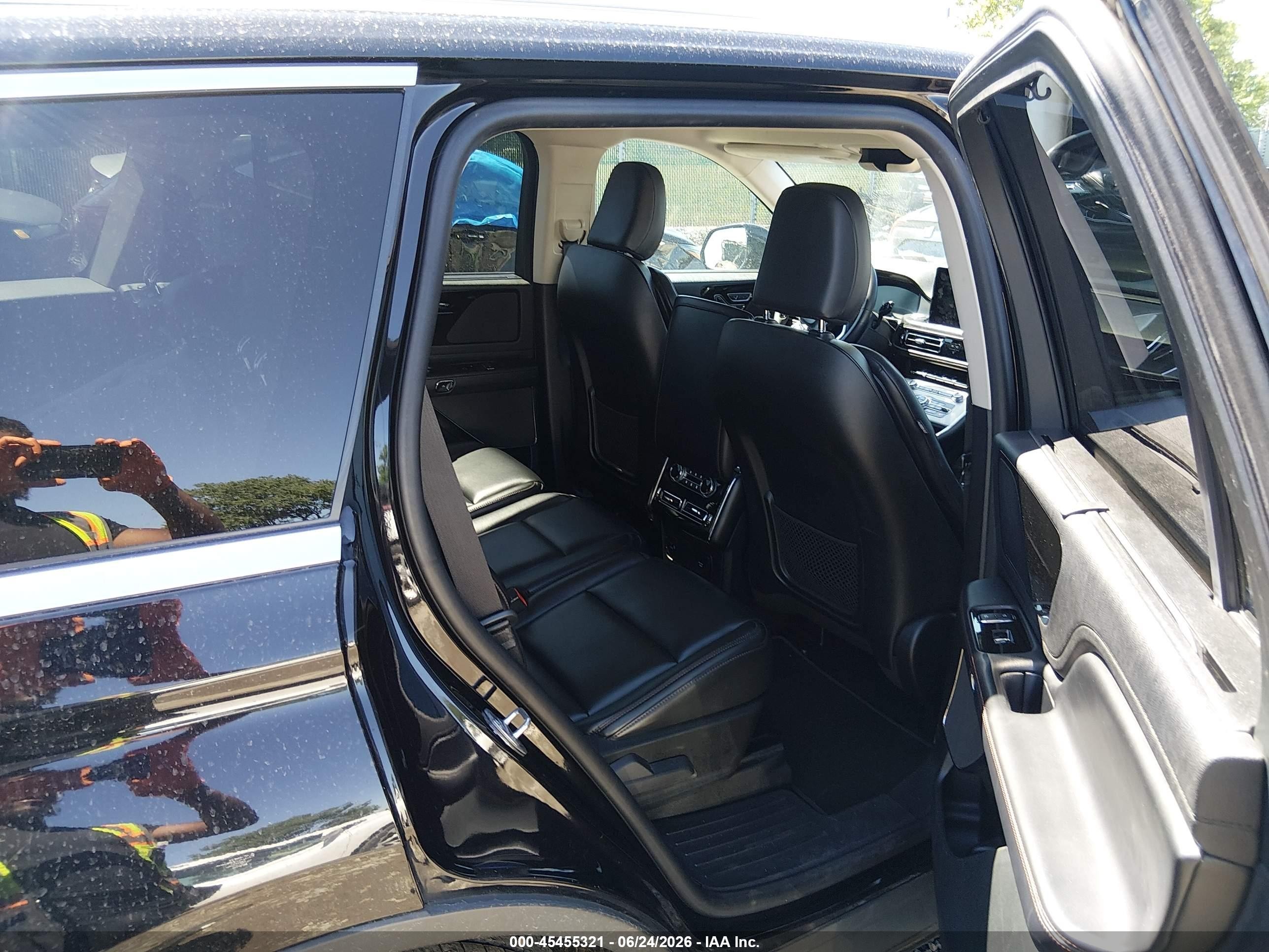 2022 Lincoln Aviator VIN 5LM5J0XC8NGL14652 IAAI salvage auction — Front End, Salvage (Pennsylvania), sold $4,000 on 2026-09-10 (photo 8)