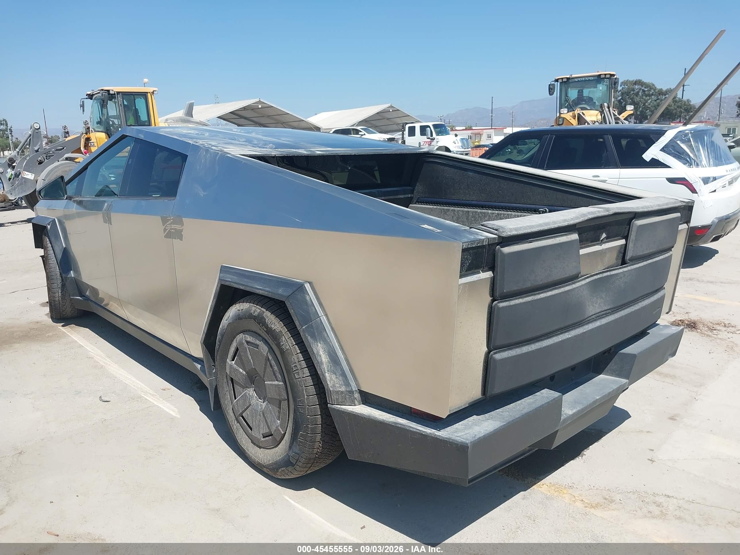 2024 Tesla Cybertruck VIN 7G2CEHED7RA032512 IAAI salvage auction — Front End, Salvage (California), sold $30,000 on 2026-09-06 (photo 3)