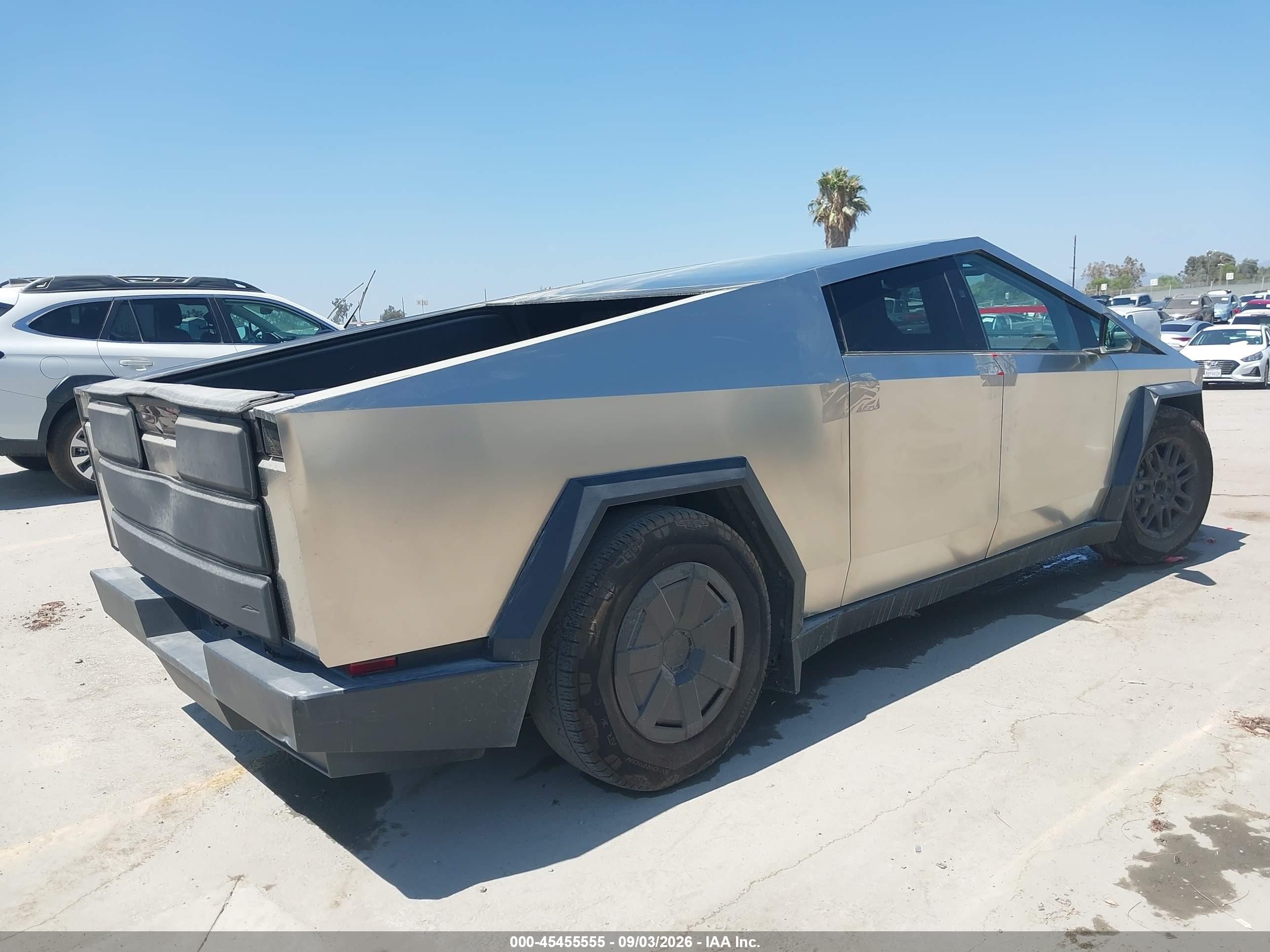 2024 Tesla Cybertruck VIN 7G2CEHED7RA032512 IAAI salvage auction — Front End, Salvage (California), sold $30,000 on 2026-09-06 (photo 4)