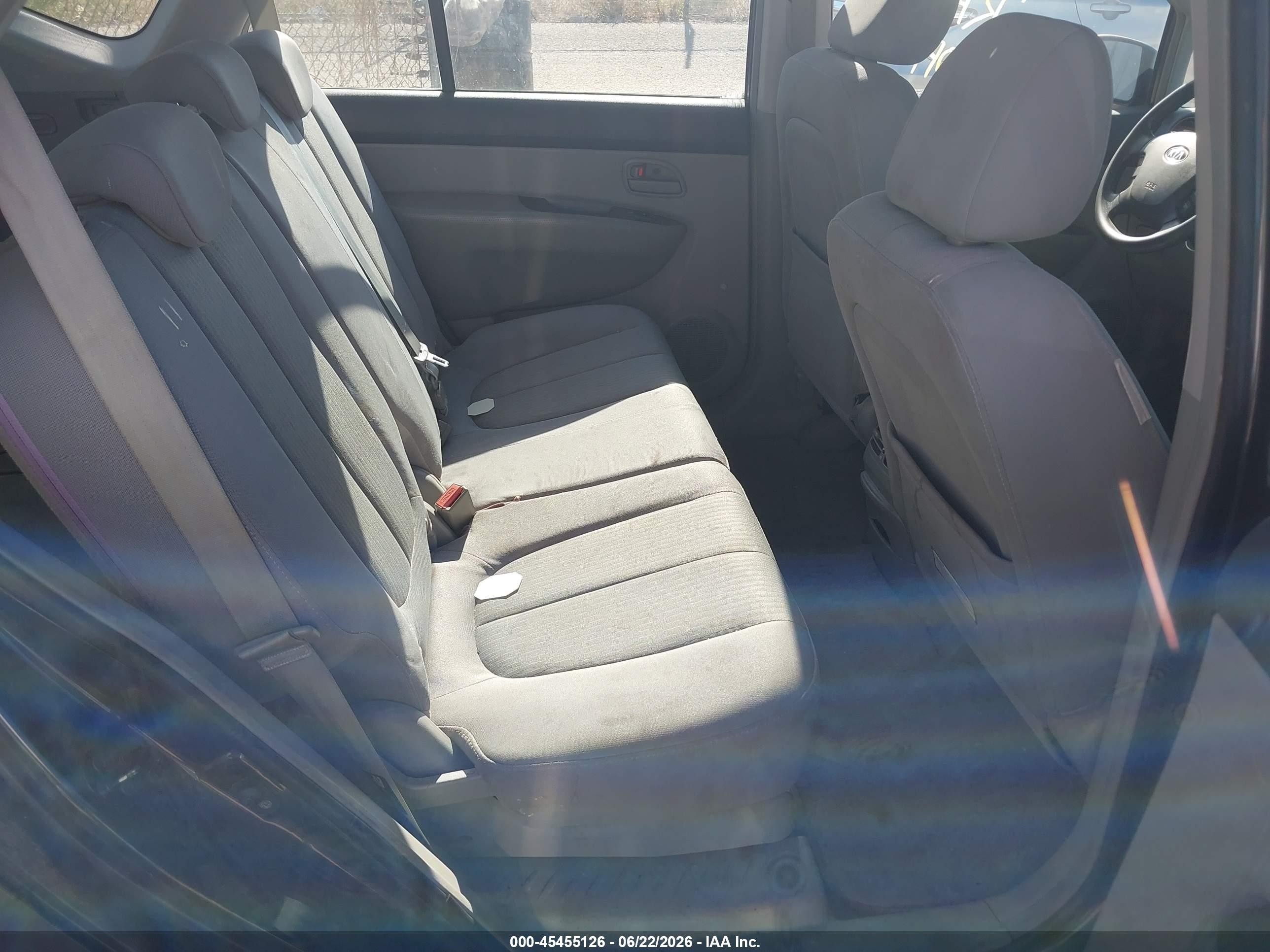 2007 Kia Rondo VIN KNAFG525877067794 IAAI salvage auction — Normal Wear, Clear-Dealer Only (Arizona), sold $250 on 2026-07-02 (photo 8)