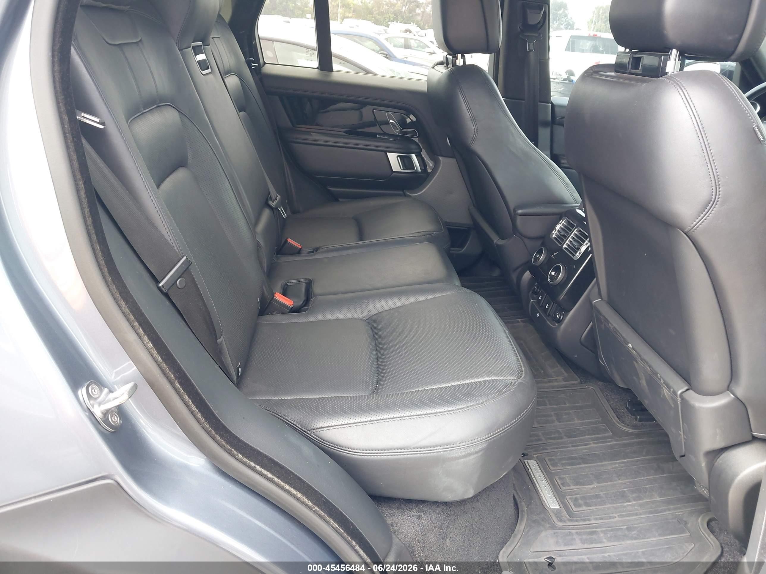 2018 Land Rover Range Rover VIN SALGS2SV8JA388872 IAAI salvage auction — Normal Wear, Clear (Montana), sold $16,100 on 2026-07-09 (photo 8)