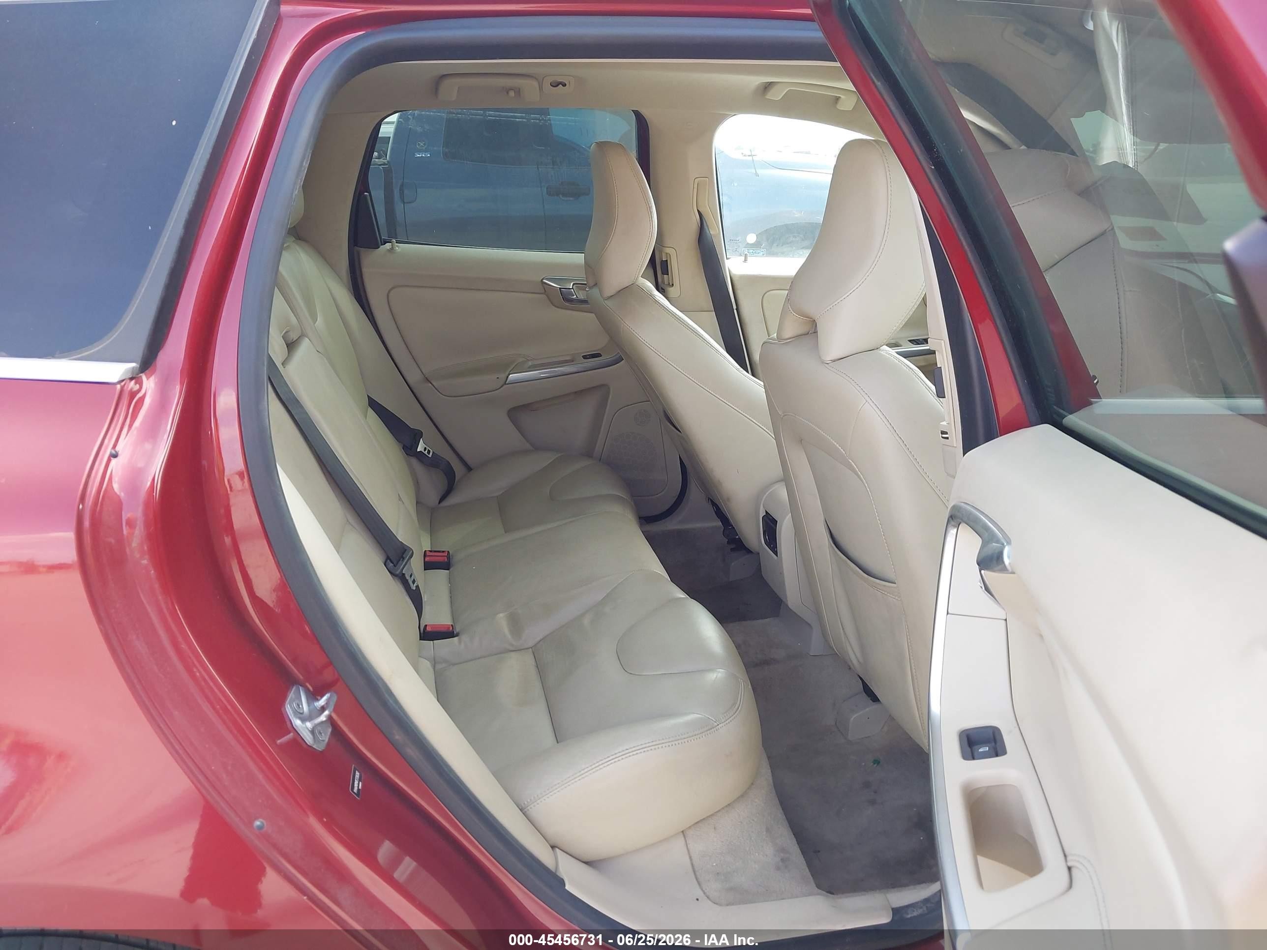 2015 Volvo XC60 VIN YV440MDM0F2726392 IAAI salvage auction — Front End, Original (Texas), sold $1,300 on 2026-09-11 (photo 8)