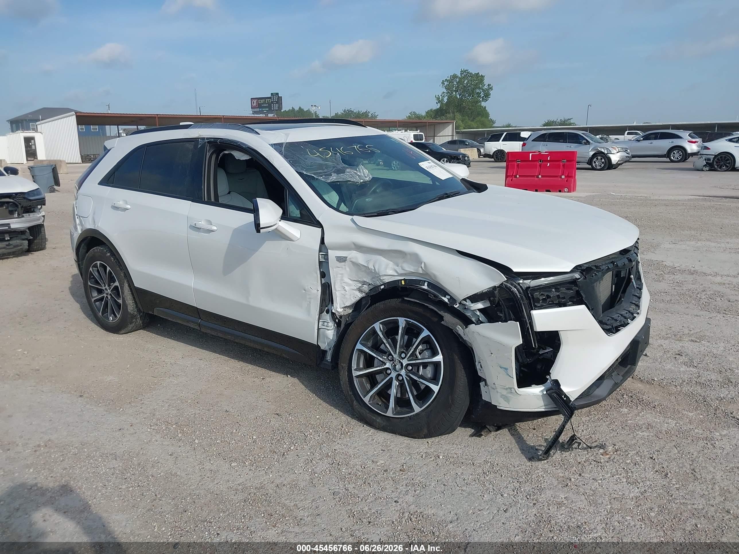 2024 Cadillac XT4 VIN 1GYFZFR45RF172523 — IAAI salvage auction photo