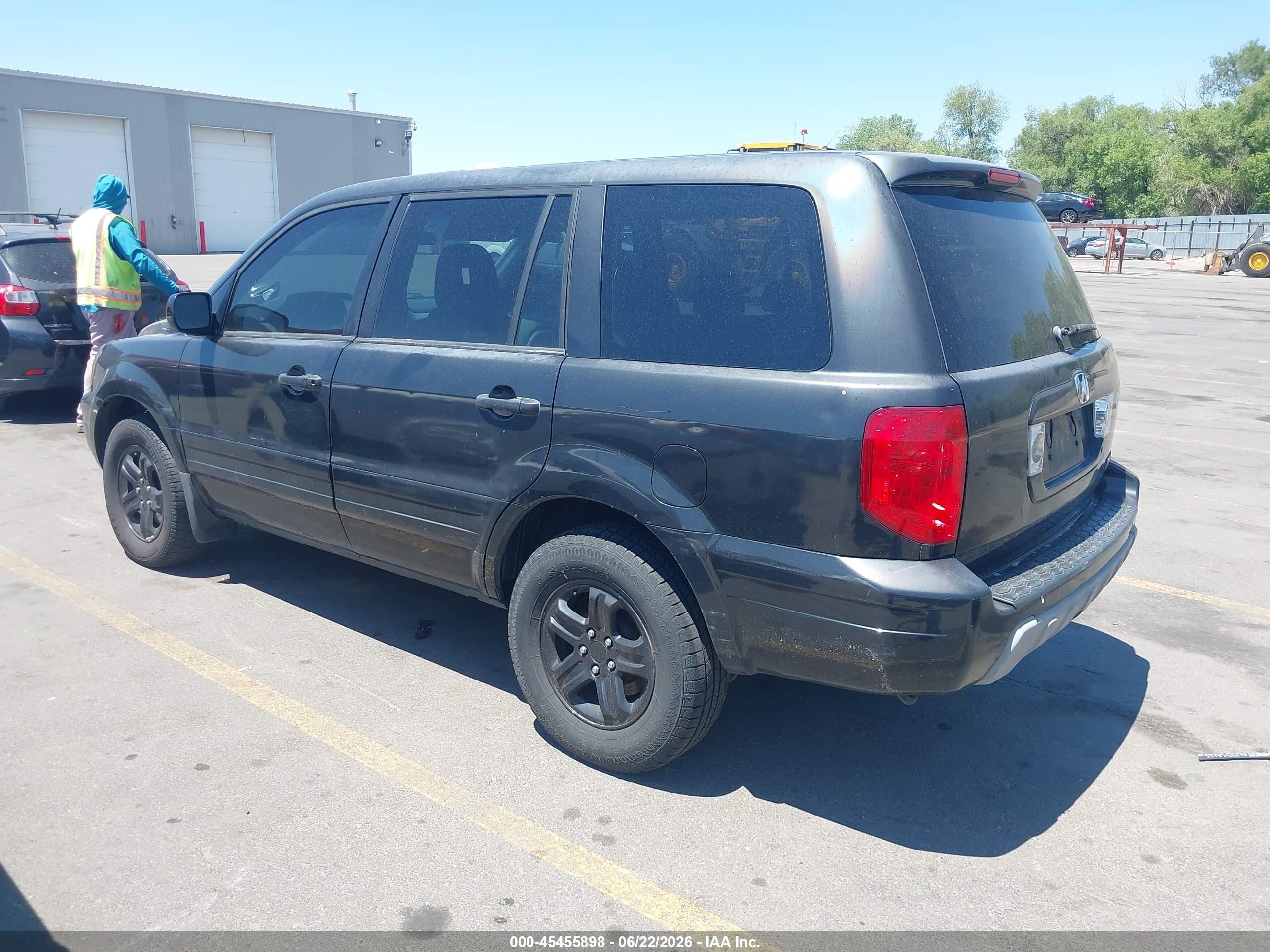2005 Honda Pilot VIN 5FNYF18455B042929 IAAI salvage auction — Normal Wear, Clear (Utah), sold $350 on 2026-07-09 (photo 3)