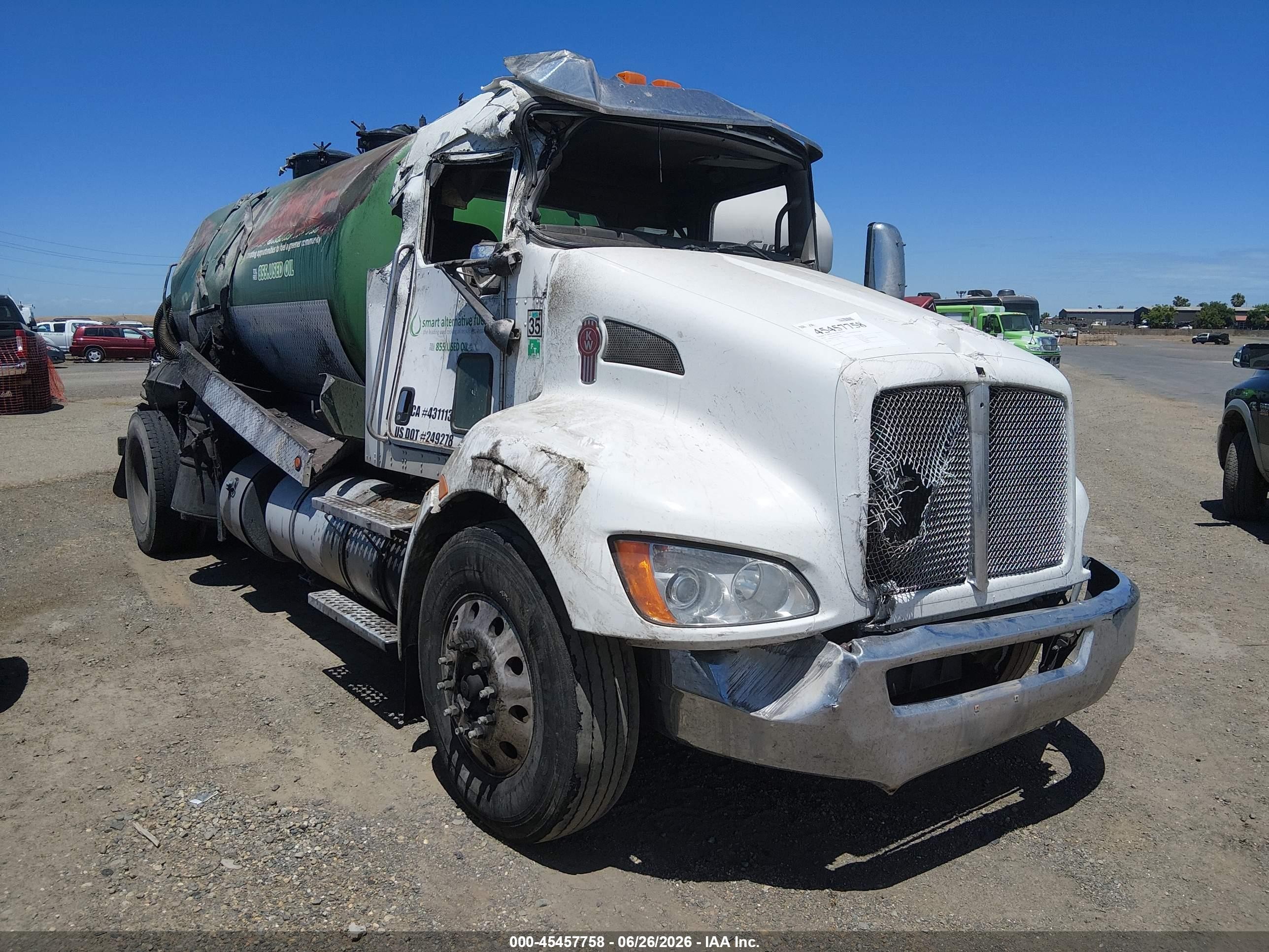 2016 Kenworth Construction VIN 3BKHHJ7XXGF104808 IAAI salvage auction — Rollover, Non-Repairable (California), sold $1,625 on 2026-10-14 (photo 1)