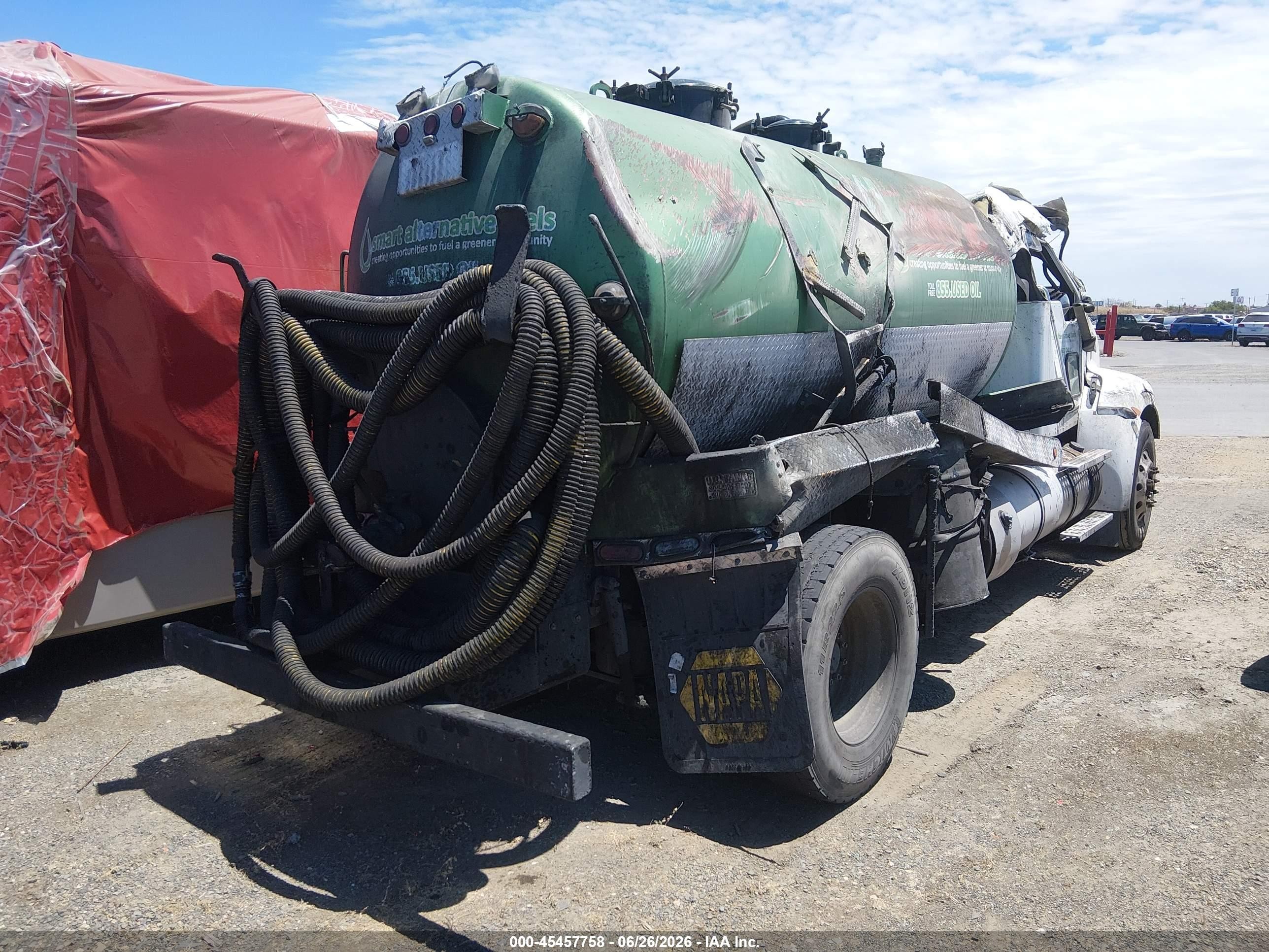 2016 Kenworth Construction VIN 3BKHHJ7XXGF104808 IAAI salvage auction — Rollover, Non-Repairable (California), sold $1,625 on 2026-10-14 (photo 4)